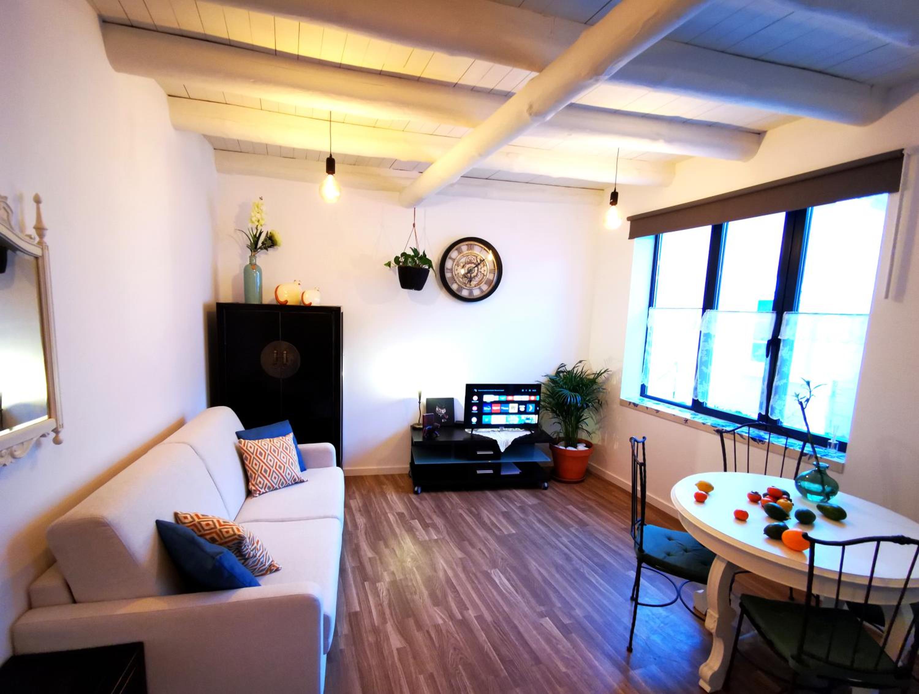 'Amêndoa or Limão' Charming Portuguese Style Apartment for Rent 'Vida à Portuguesa', Alojamento Local