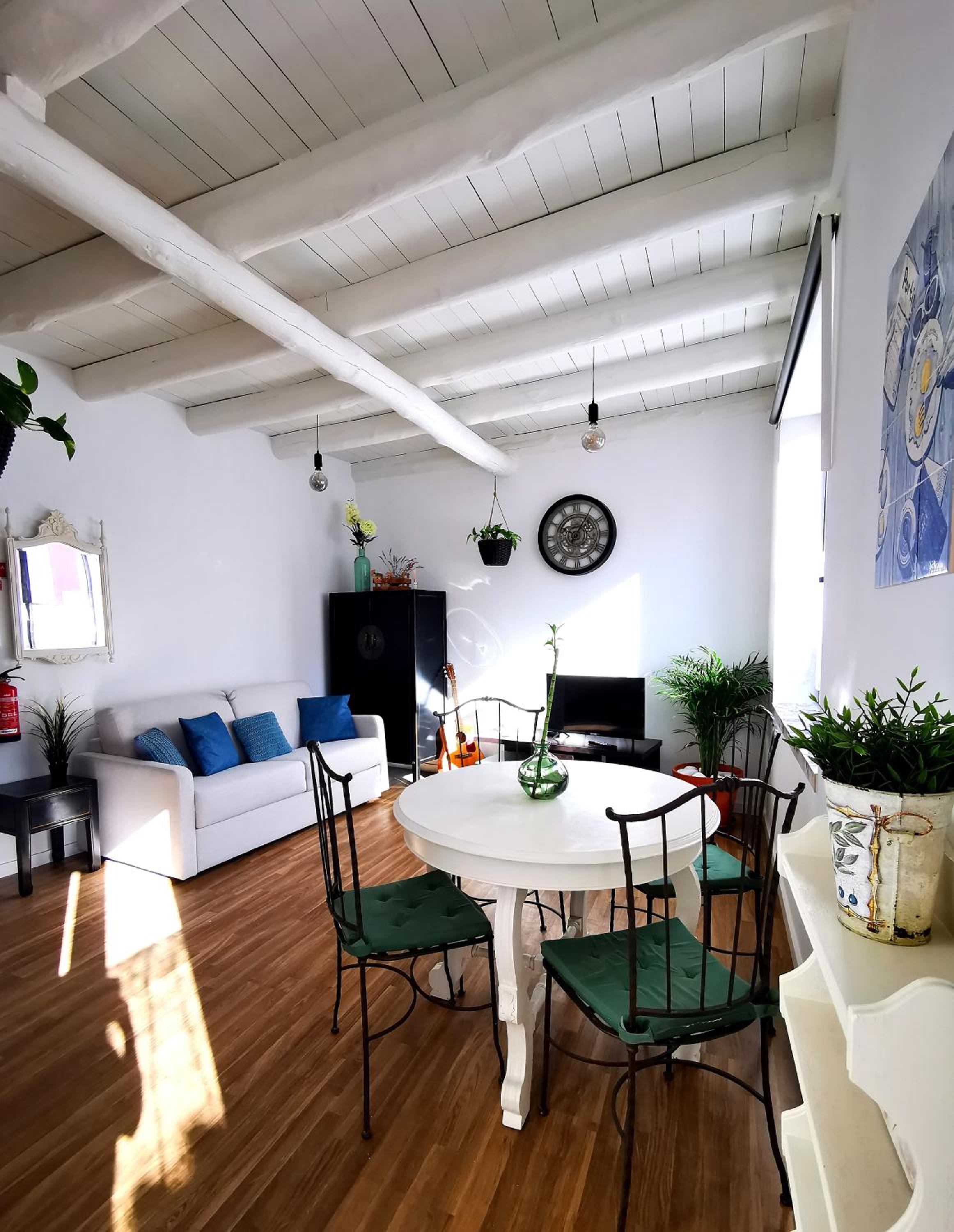 'Amêndoa or Limão' Charming Portuguese Style Apartment for Rent 'Vida à Portuguesa', Alojamento Local