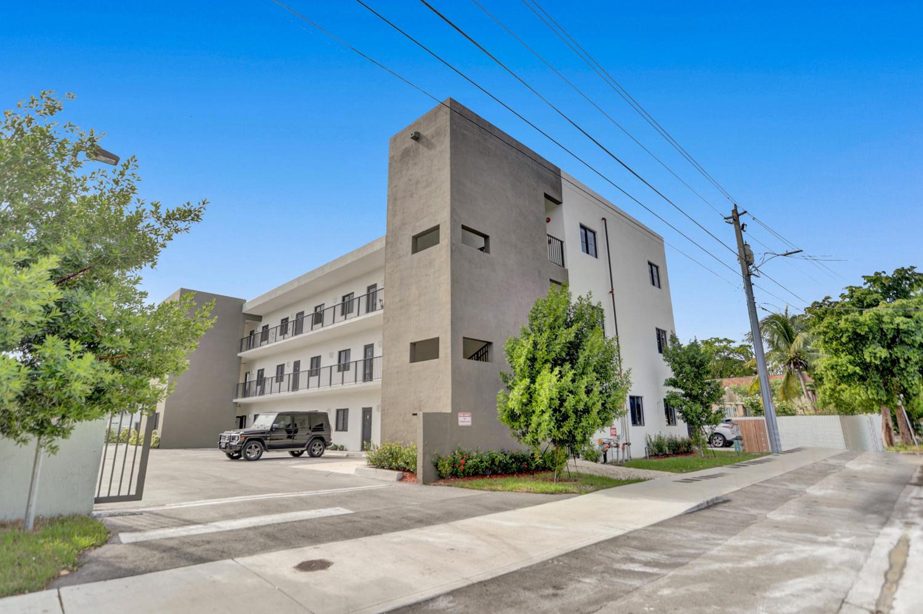 Renzzi Wynwood Apartments