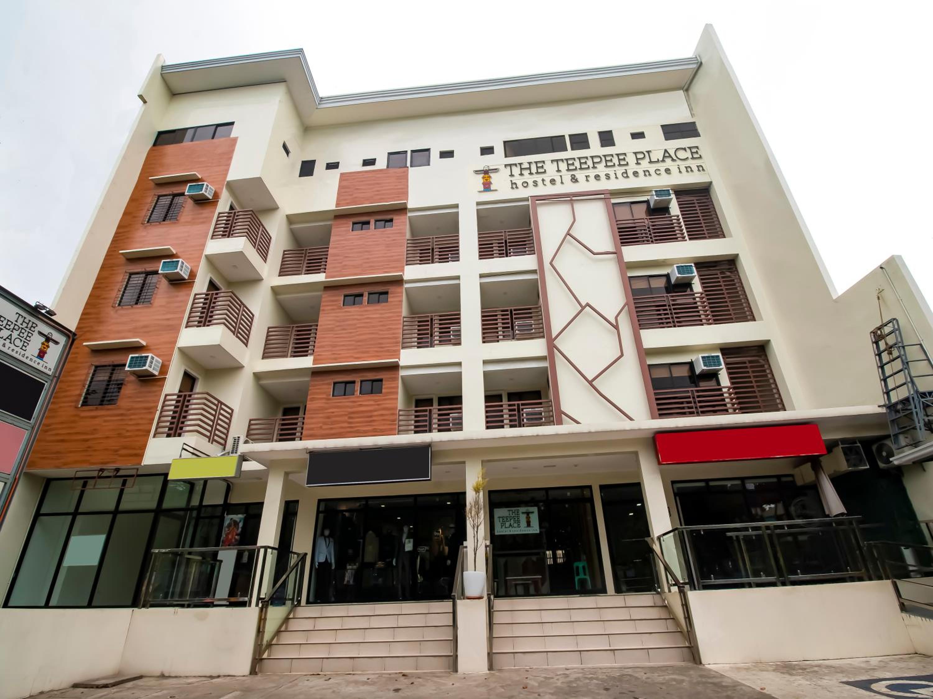 Hotel Super OYO 832 The Teepee Place Hostel & Residence Inn - Image 1