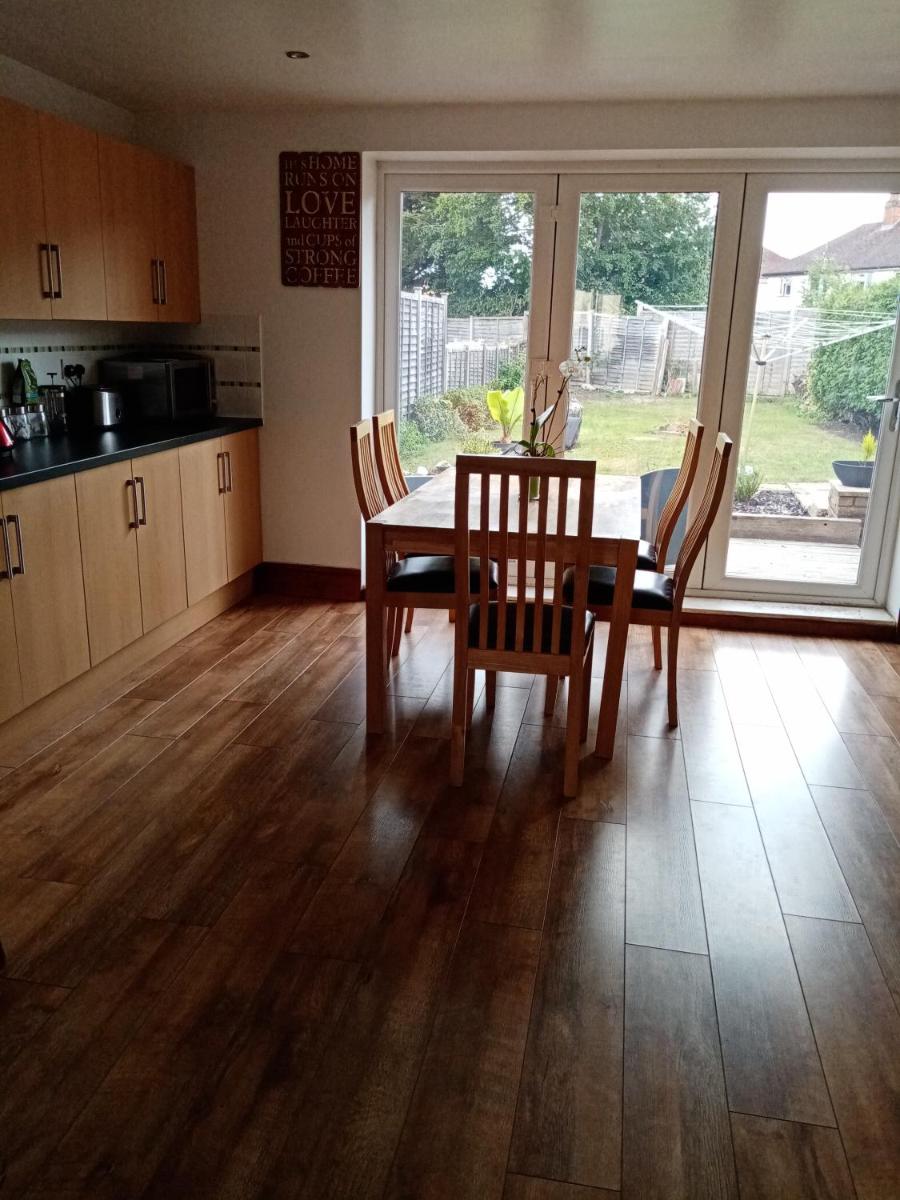 Comfy 3 bed house near Windsor Castle and Legoland view 4