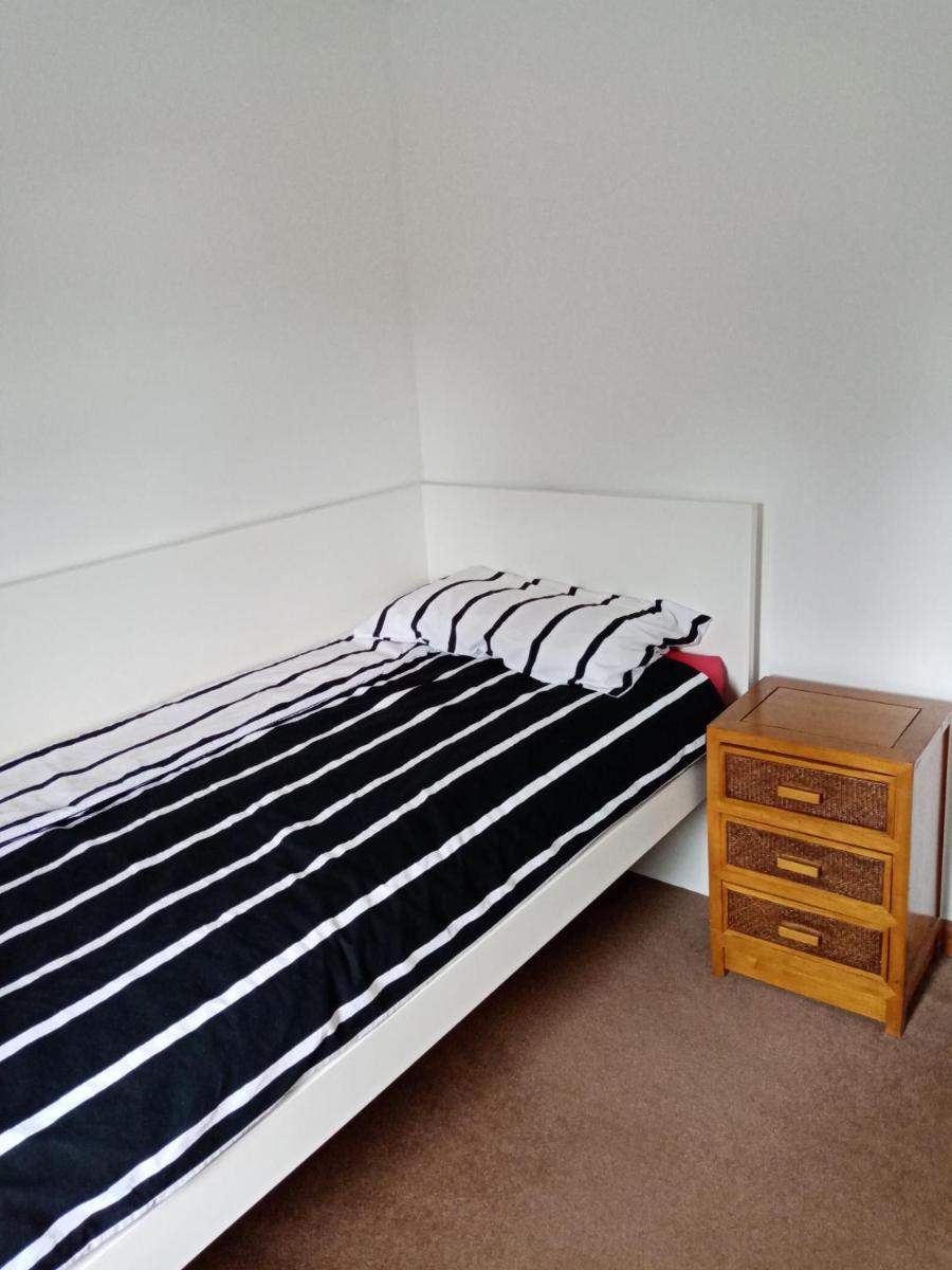 Comfy 3 bed house near Windsor Castle and Legoland view 5
