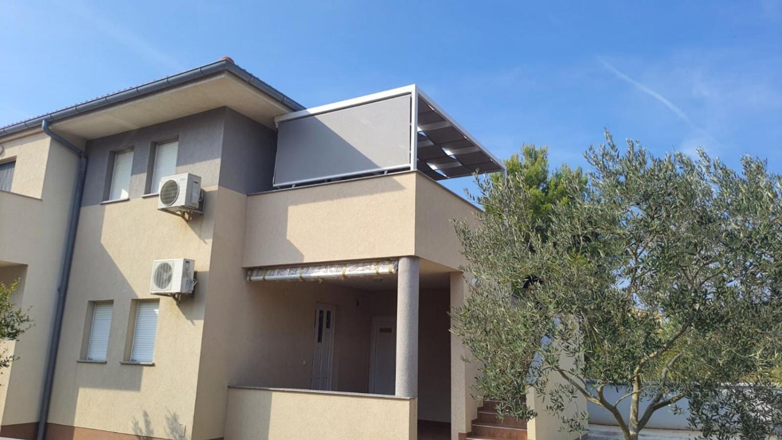 Apartment Dundo in quiet green area view 2