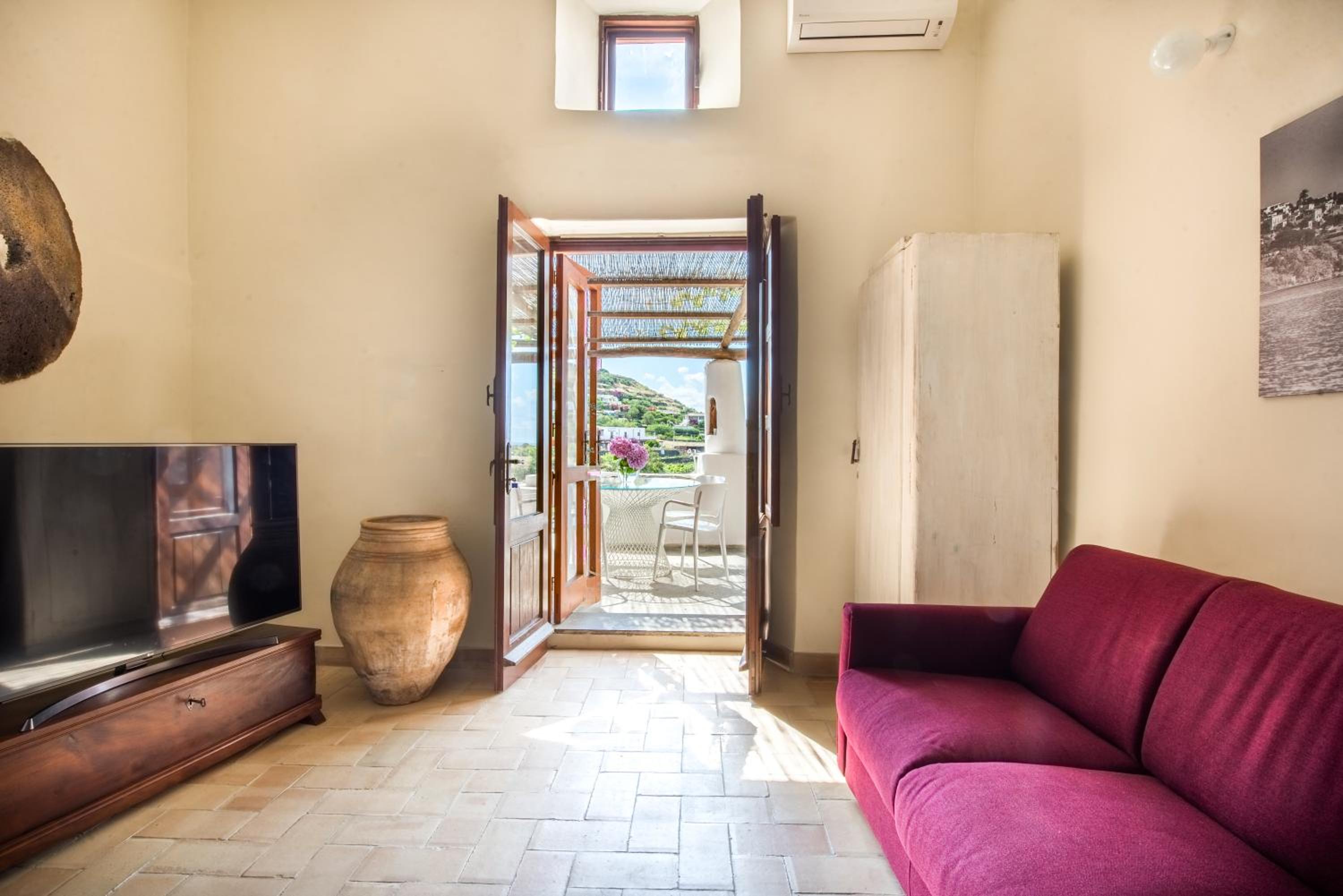 Salina Case Vacanza en Malfa — balance & terrace