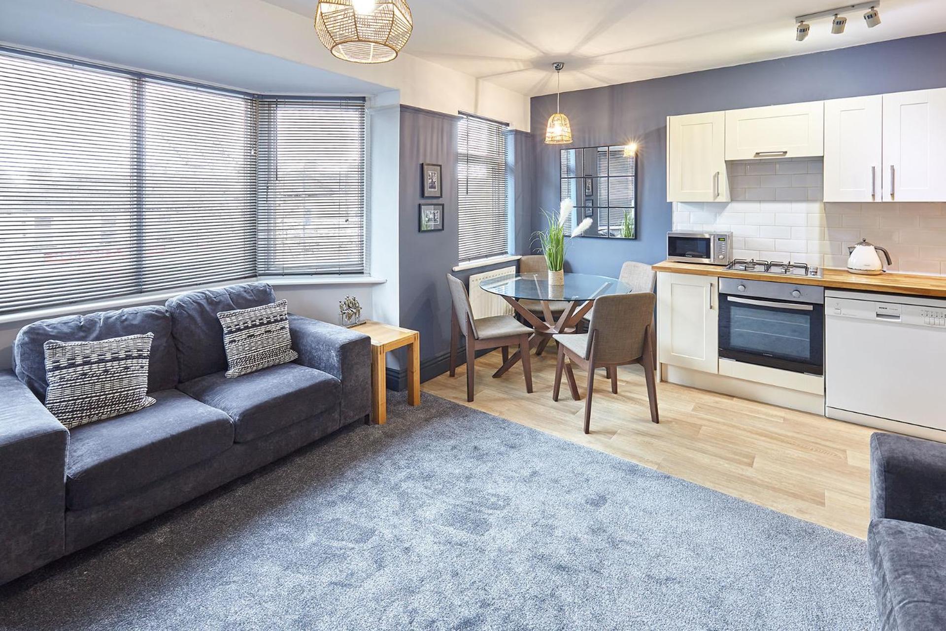 Queens Road 2 Bed apartments Central Richmond view 4
