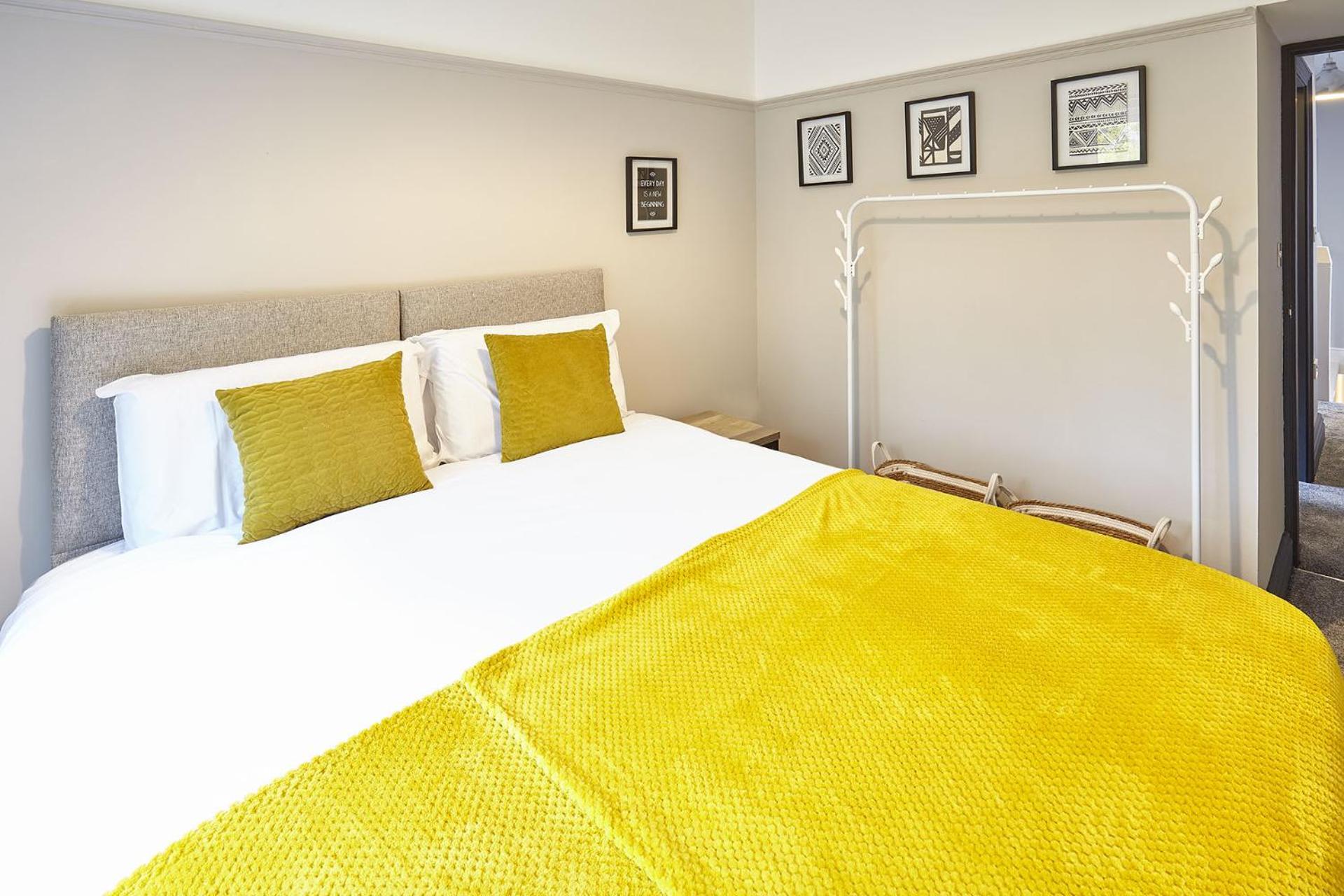 Queens Road 2 Bed apartments Central Richmond view 5
