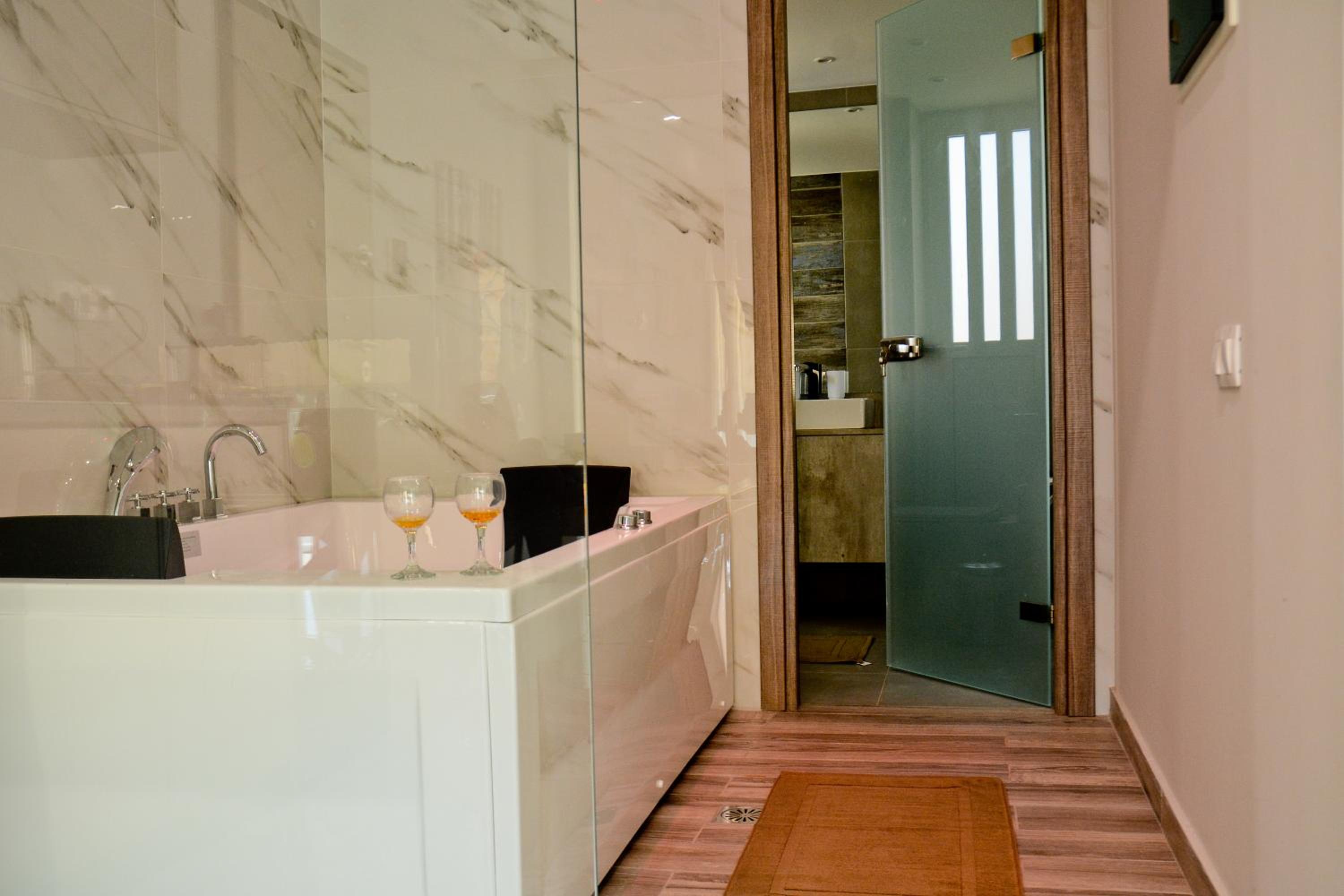 DAFNI LUXURY SUITES