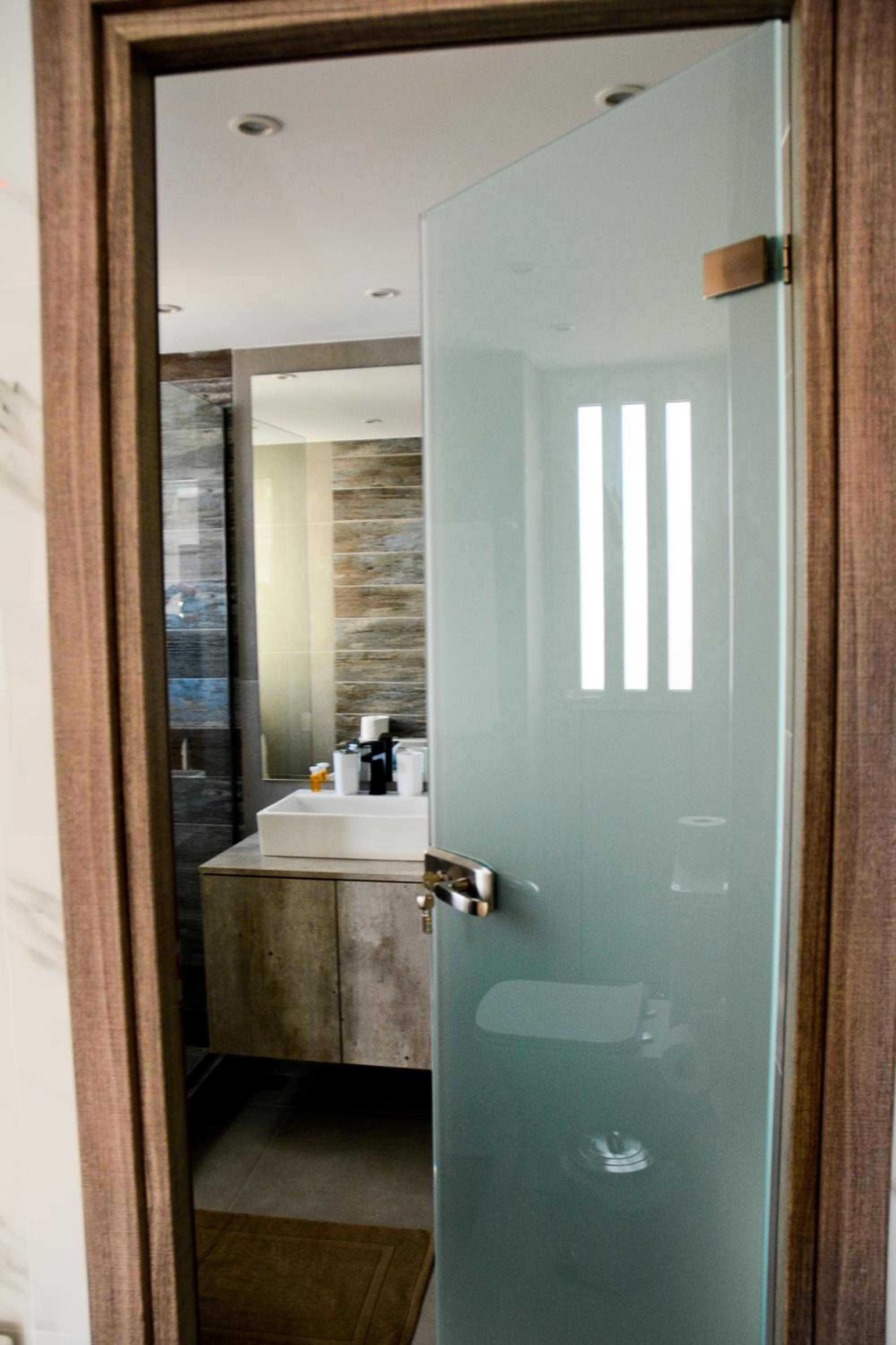 DAFNI LUXURY SUITES