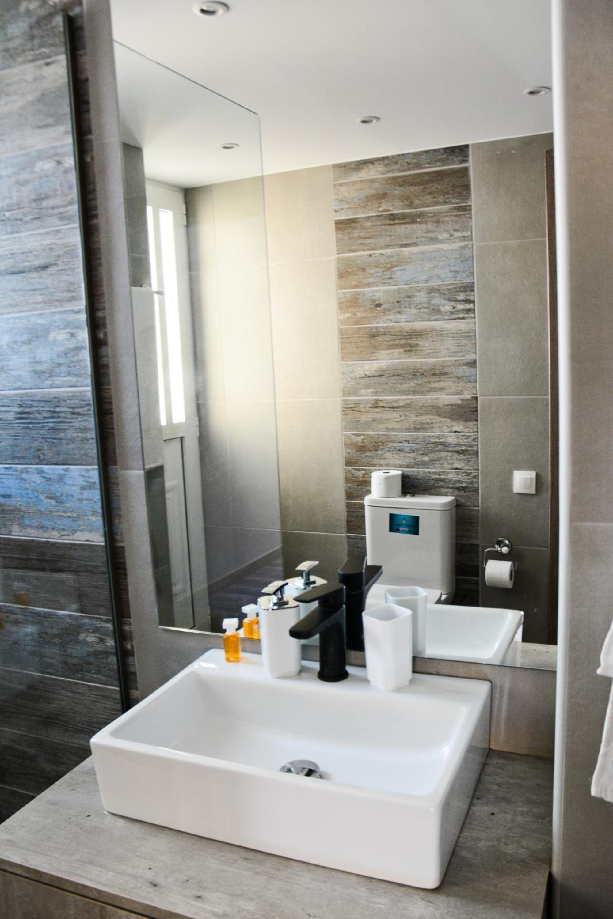 DAFNI LUXURY SUITES