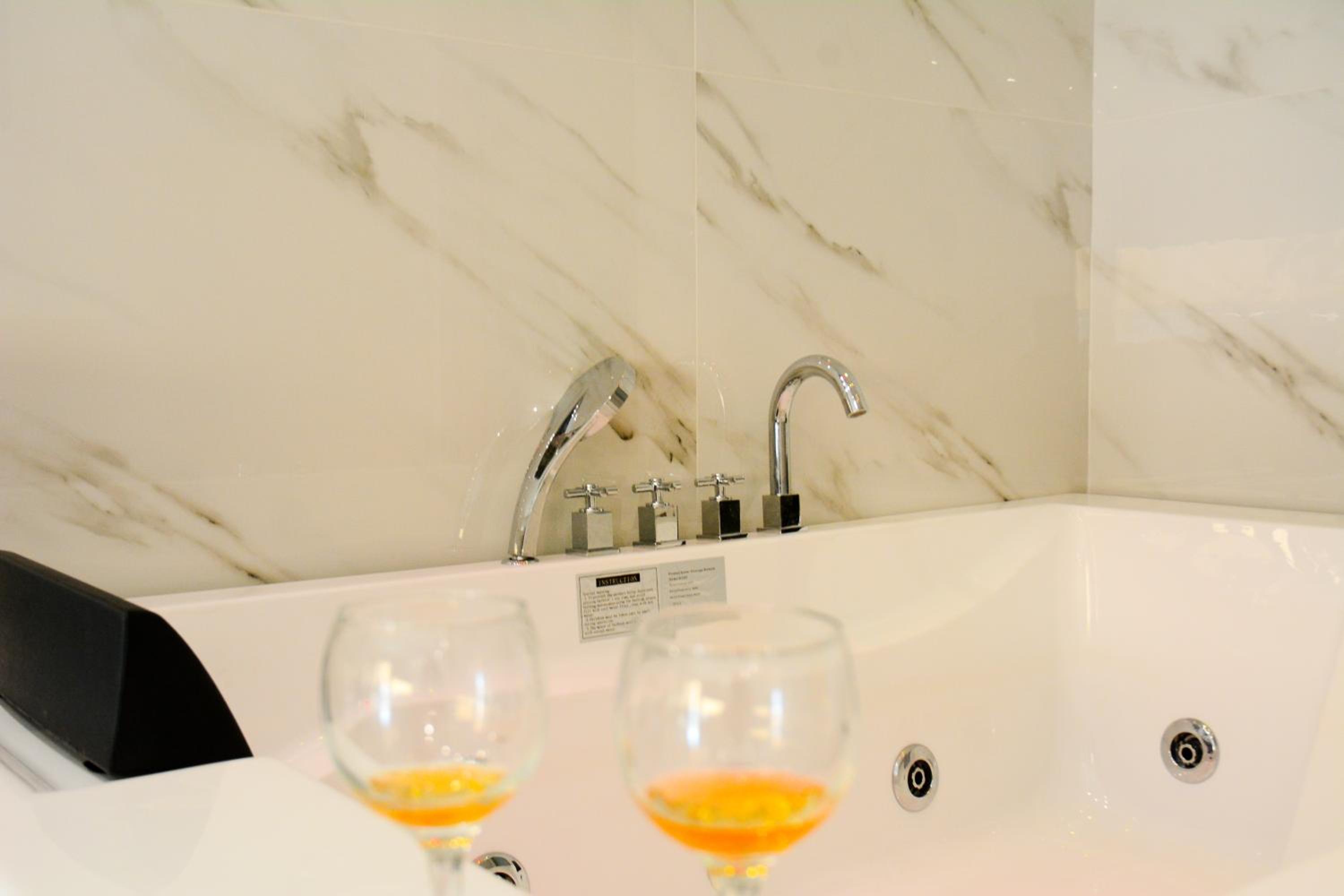 DAFNI LUXURY SUITES