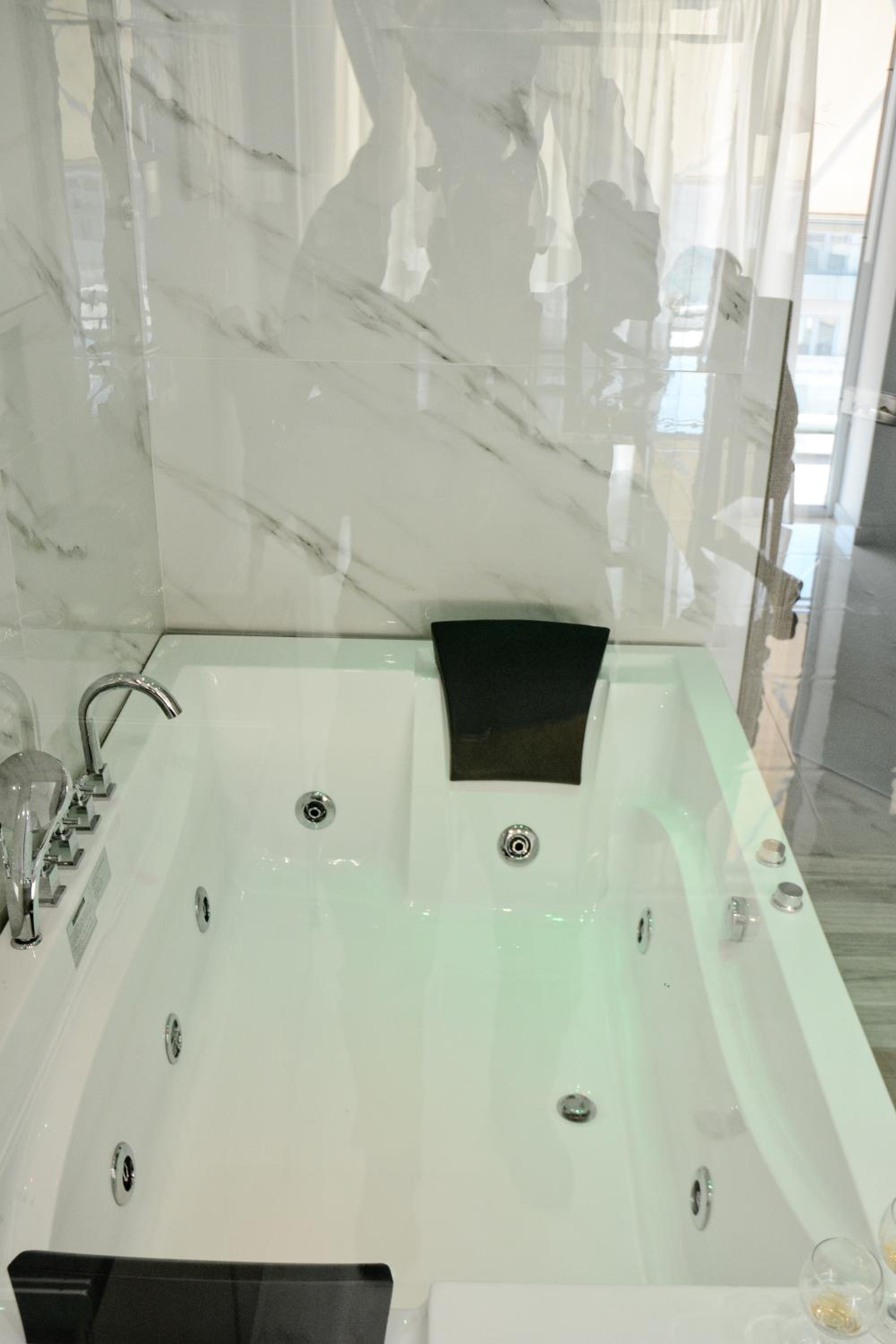 DAFNI LUXURY SUITES