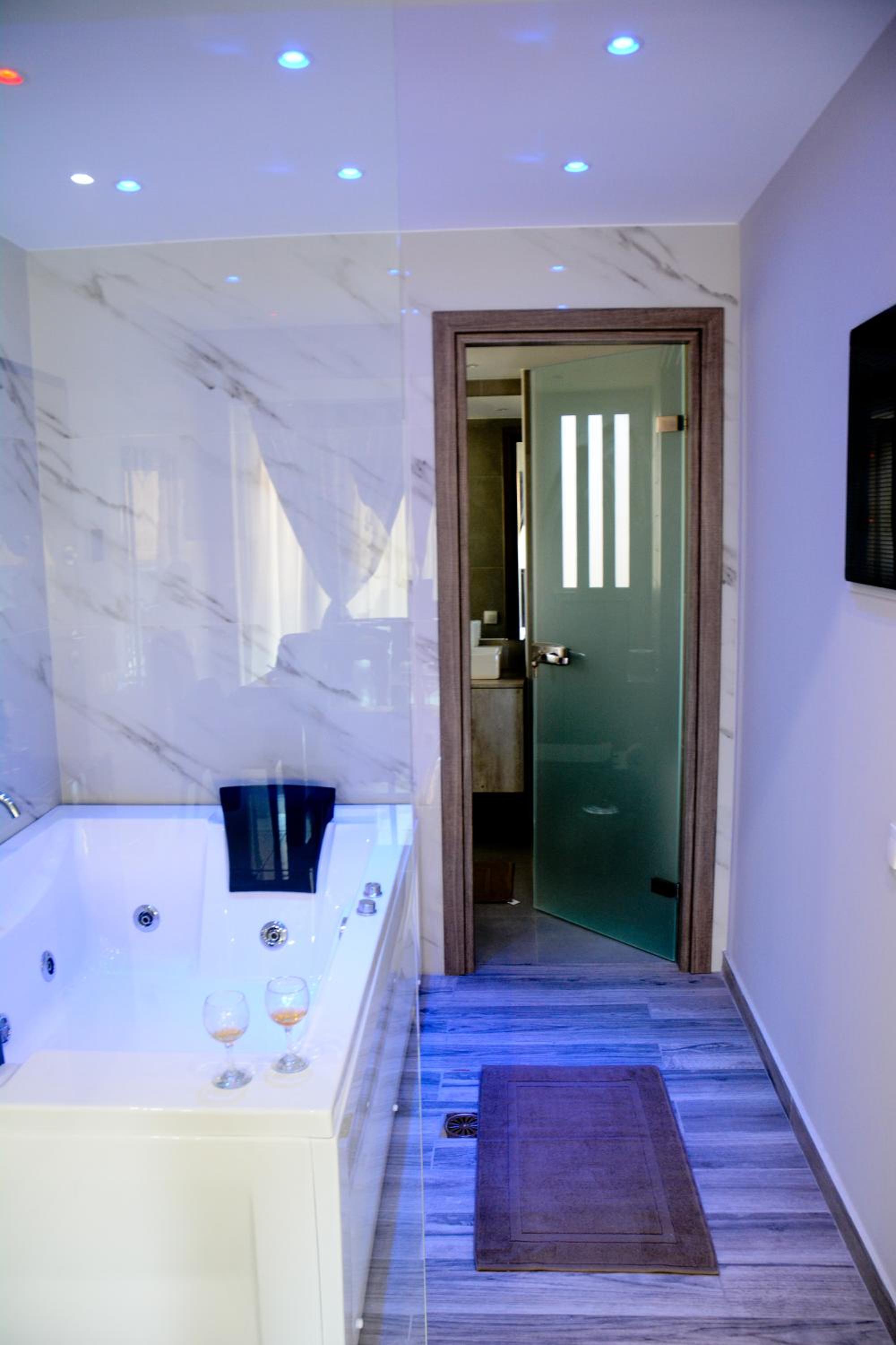DAFNI LUXURY SUITES