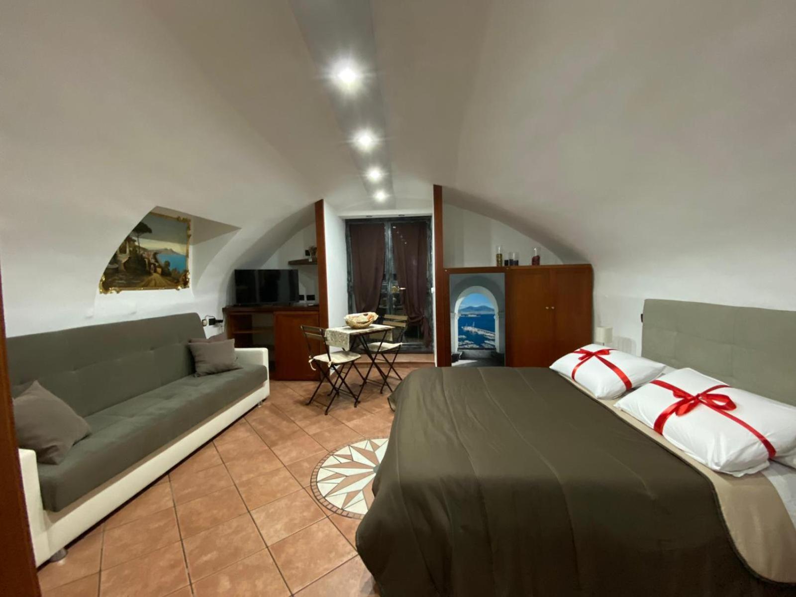 Home in love: balconcino spaccanapoli