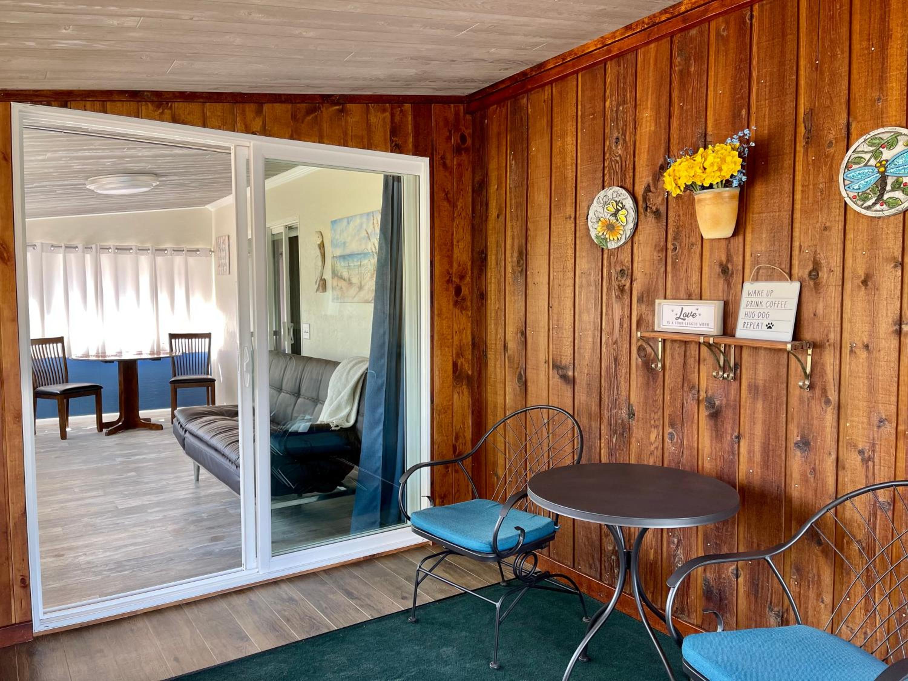 1,000 Springs Riverhouse