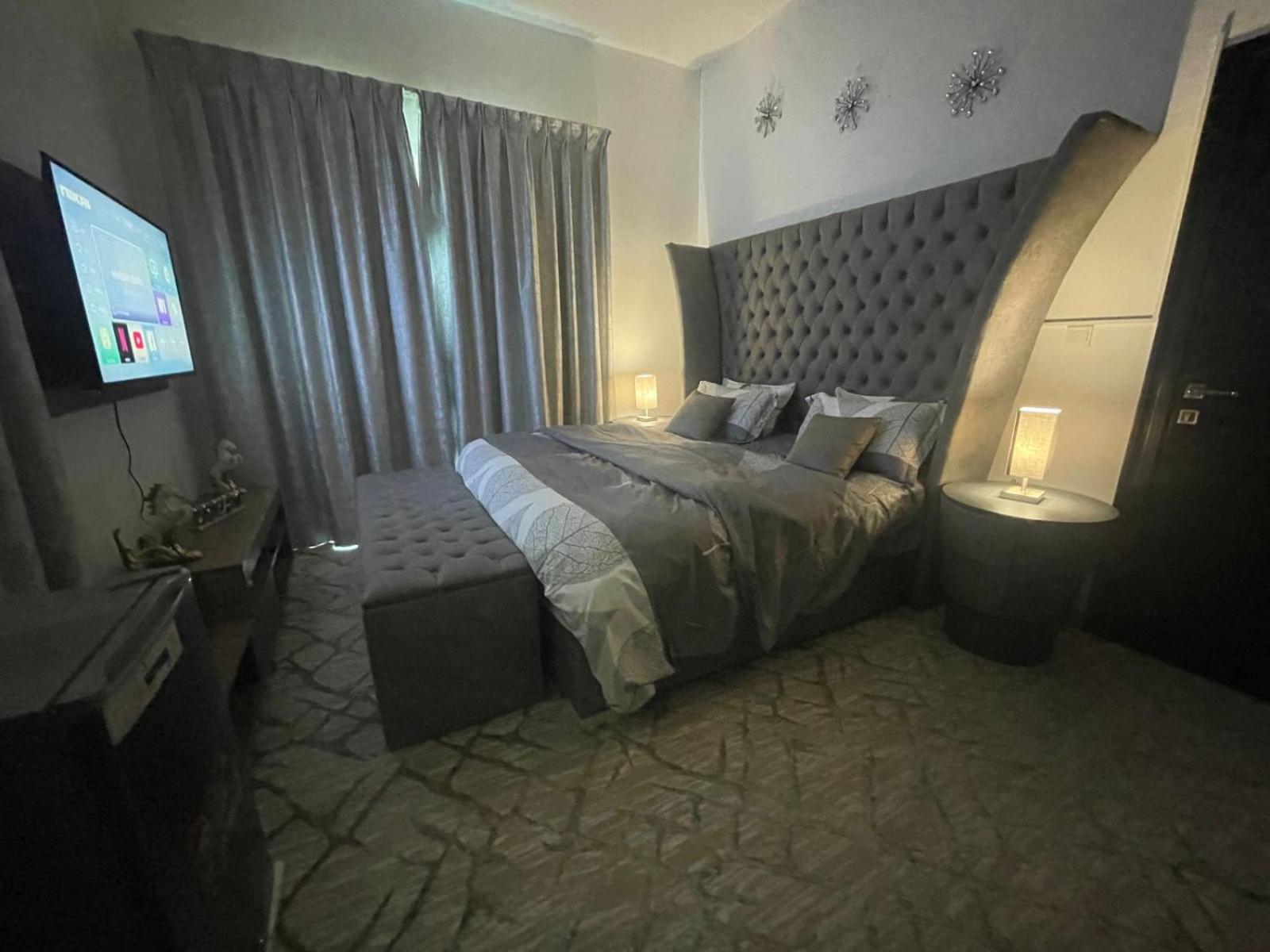 Luxury Room with Marina view close to JBR Beach and Metro with Shared Kitchen