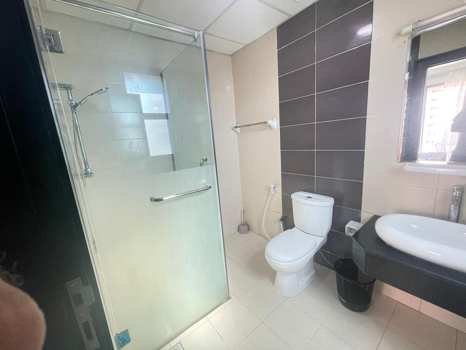 Luxury Room with Marina view close to JBR Beach and Metro with Shared Kitchen