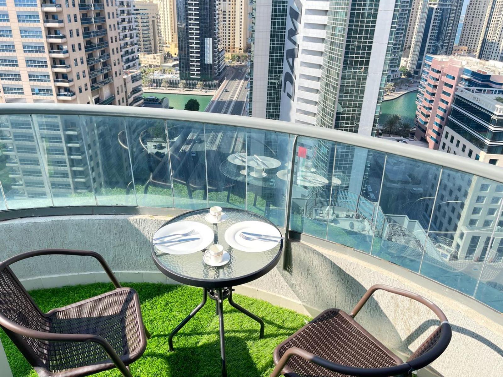 Luxury Room with Marina view close to JBR Beach and Metro with Shared Kitchen