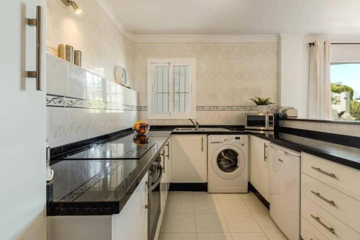 Perfect Family Apartment in Acapulco Playa, Nerja