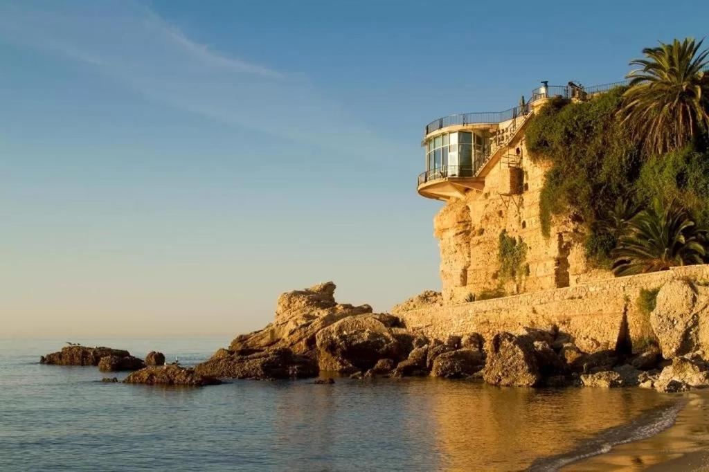 Perfect Family Apartment in Acapulco Playa, Nerja