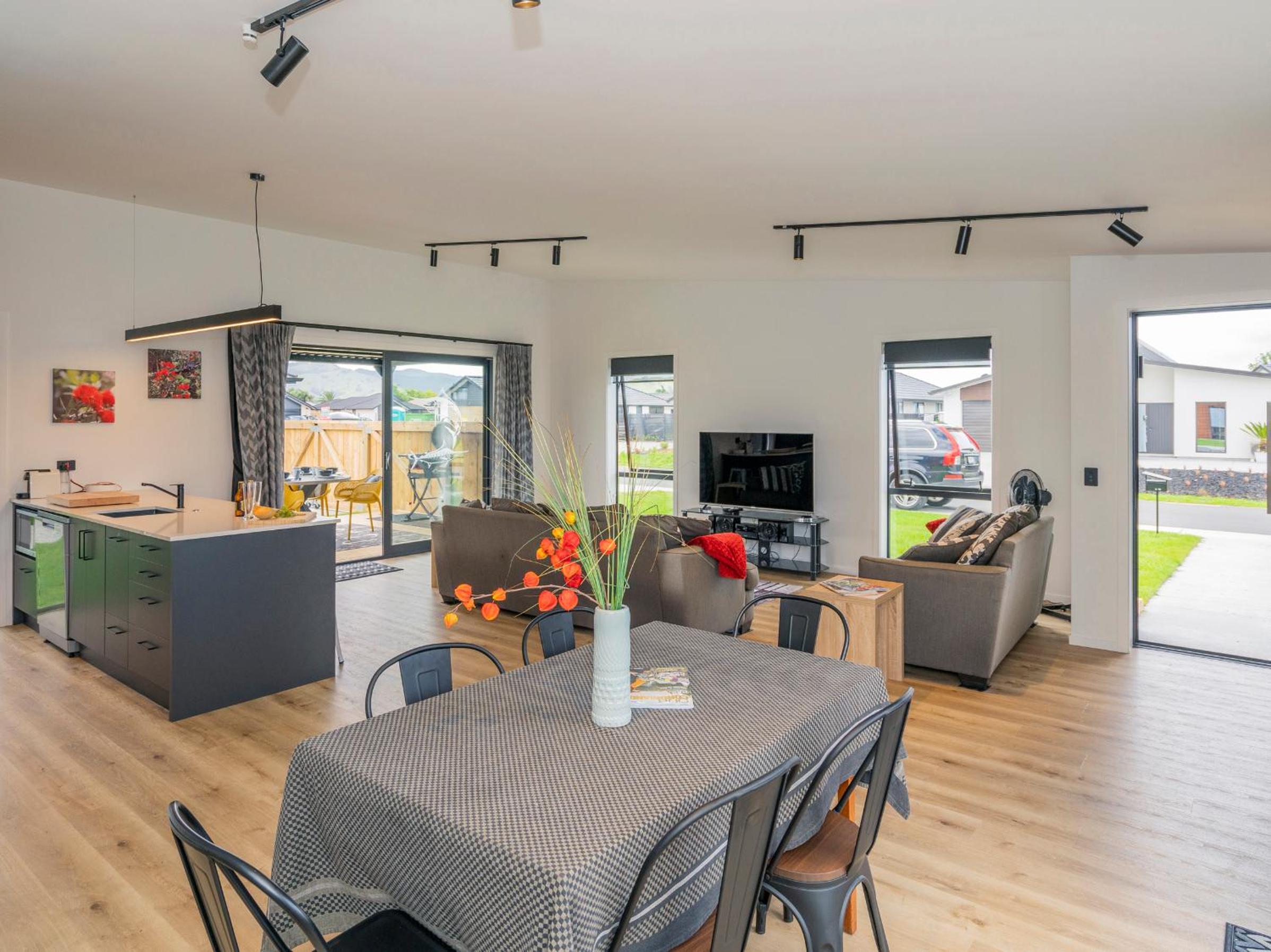 Sun and Sea Sanctuary - Whitianga Holiday Home view 3