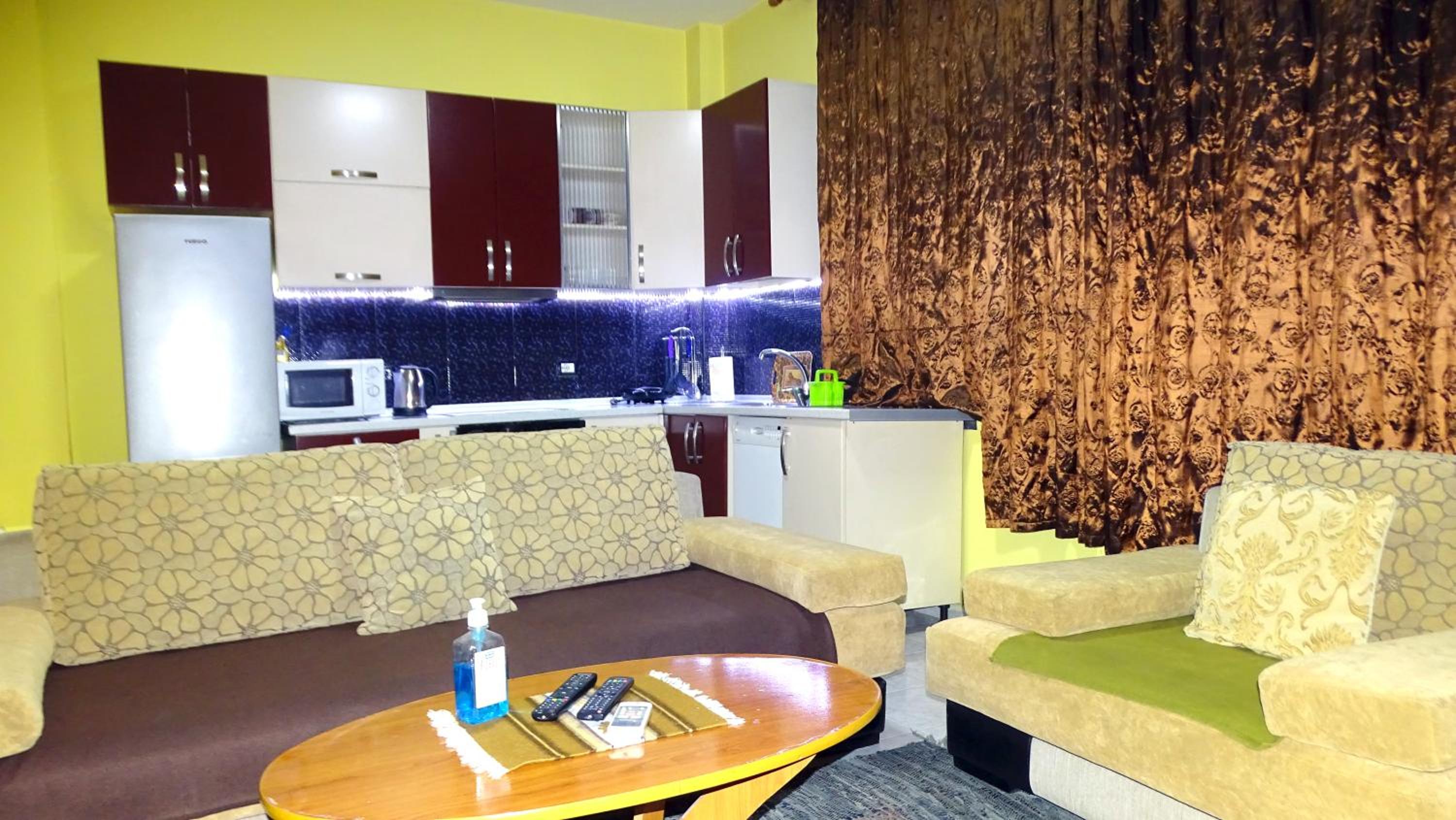 Central Apartments Shoshi