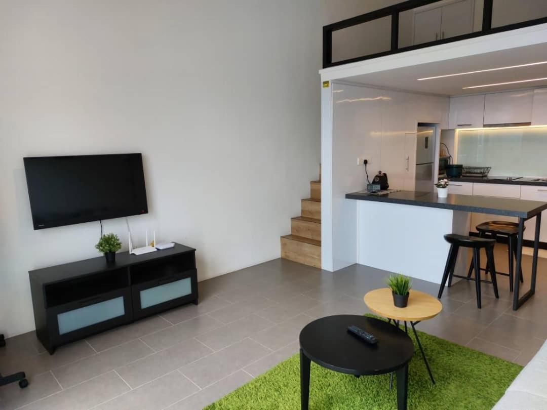 IHomes33 EST Bangsar KL Sentral LRT 2-4 Pax, IH01