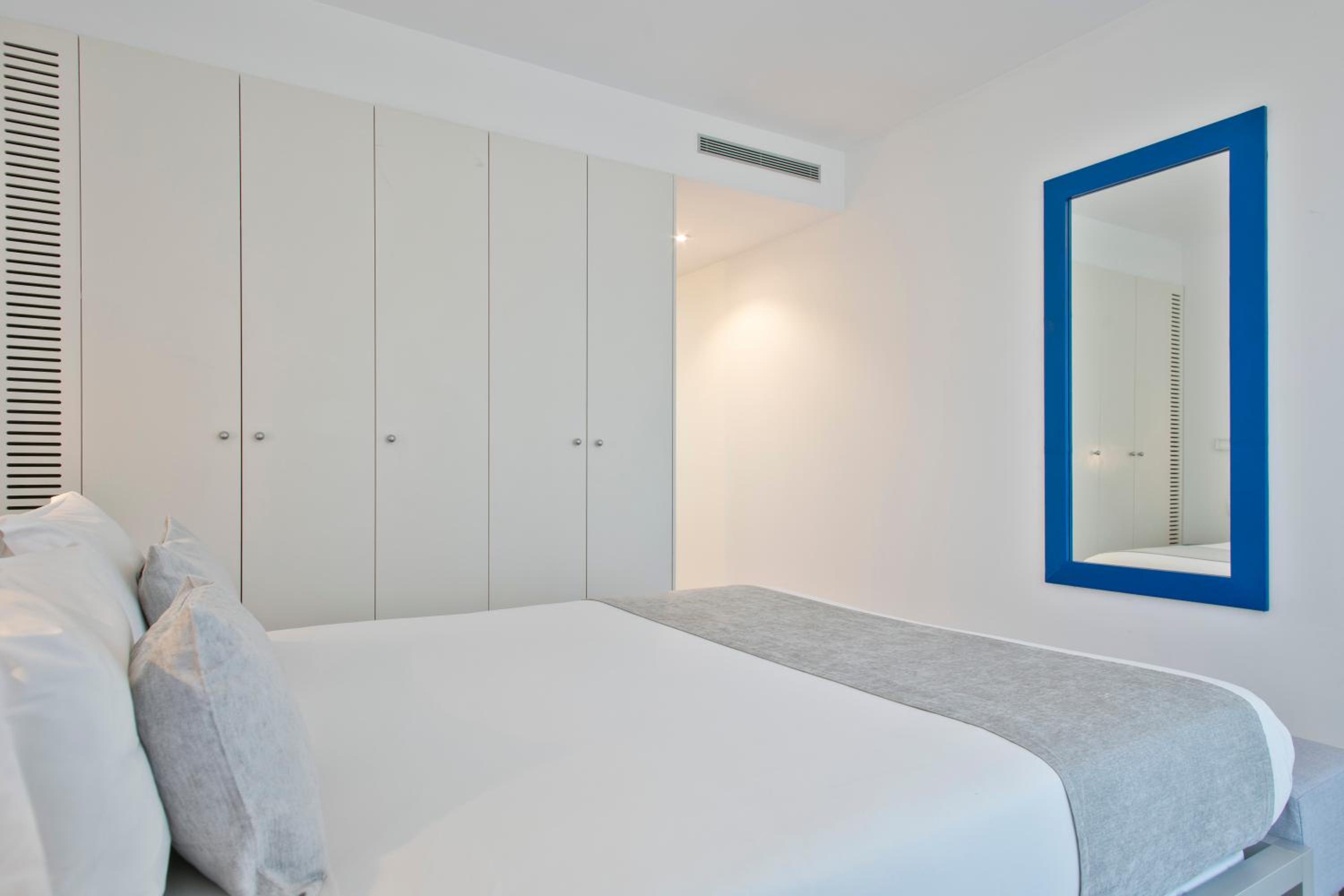 Lugaris Beach Apartments
