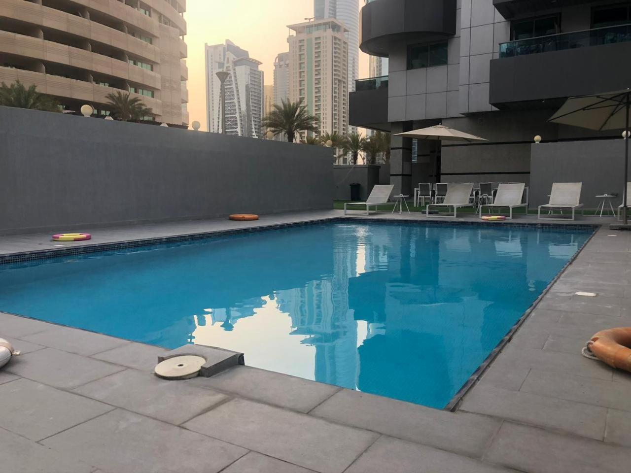 Luxury Room with Marina view close to JBR Beach and Metro with Shared Kitchen