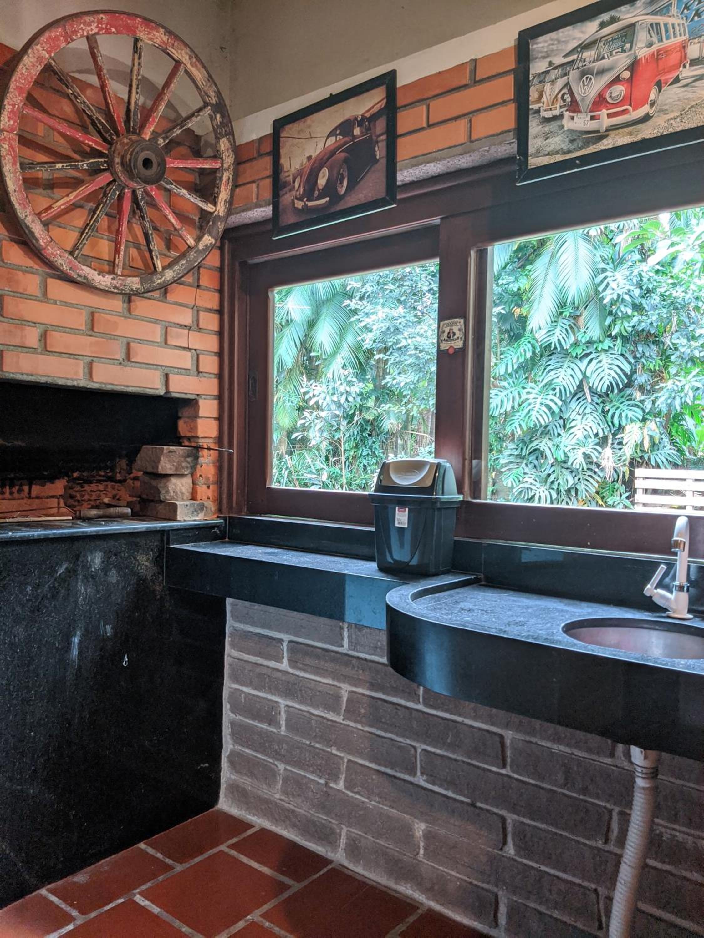 Pedra Branca Eco Hostel e Camping