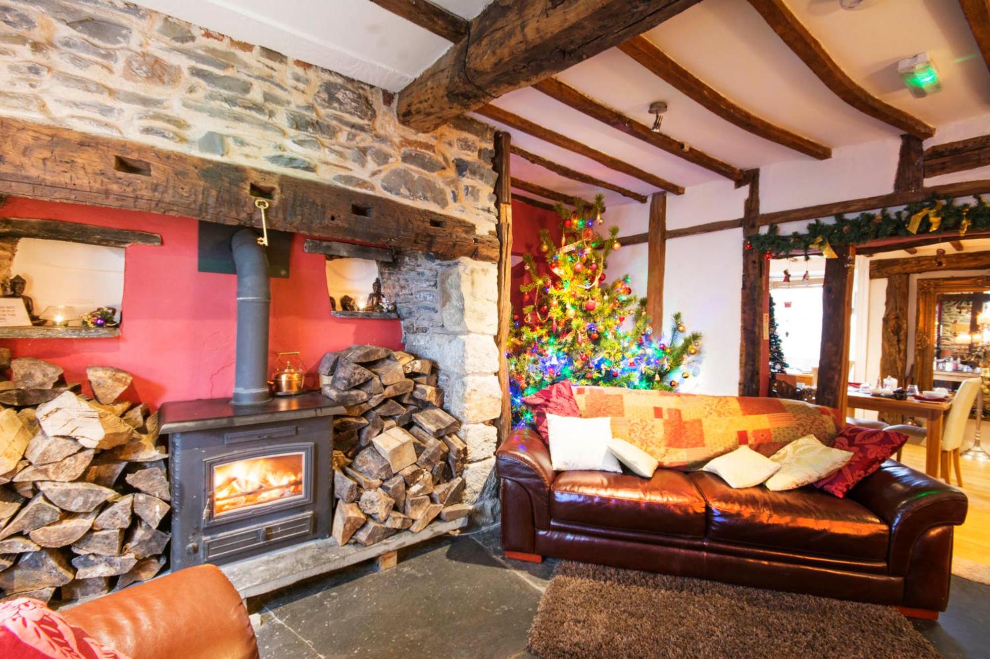 Self Catering Accommodation, Cornerstones, 16th Century Luxury House overlooking the River