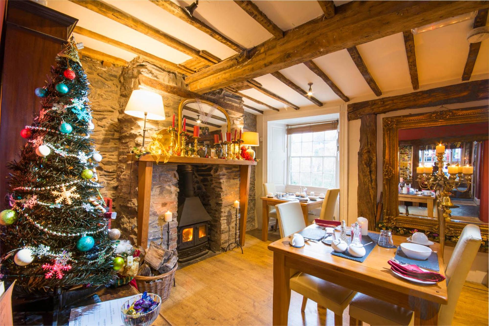 Self Catering Accommodation, Cornerstones, 16th Century Luxury House overlooking the River