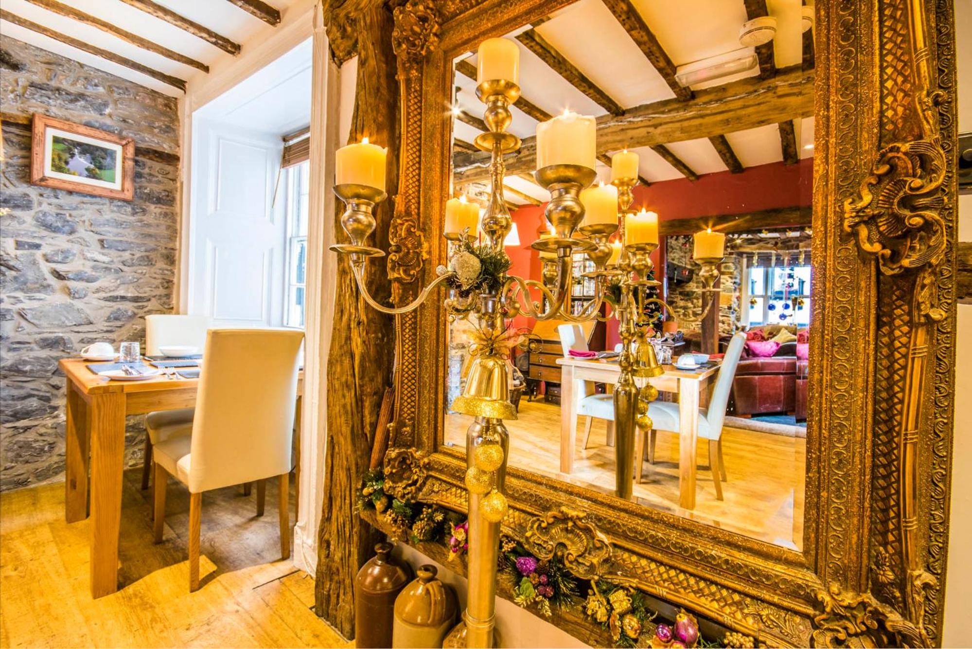 Self Catering Accommodation, Cornerstones, 16th Century Luxury House overlooking the River
