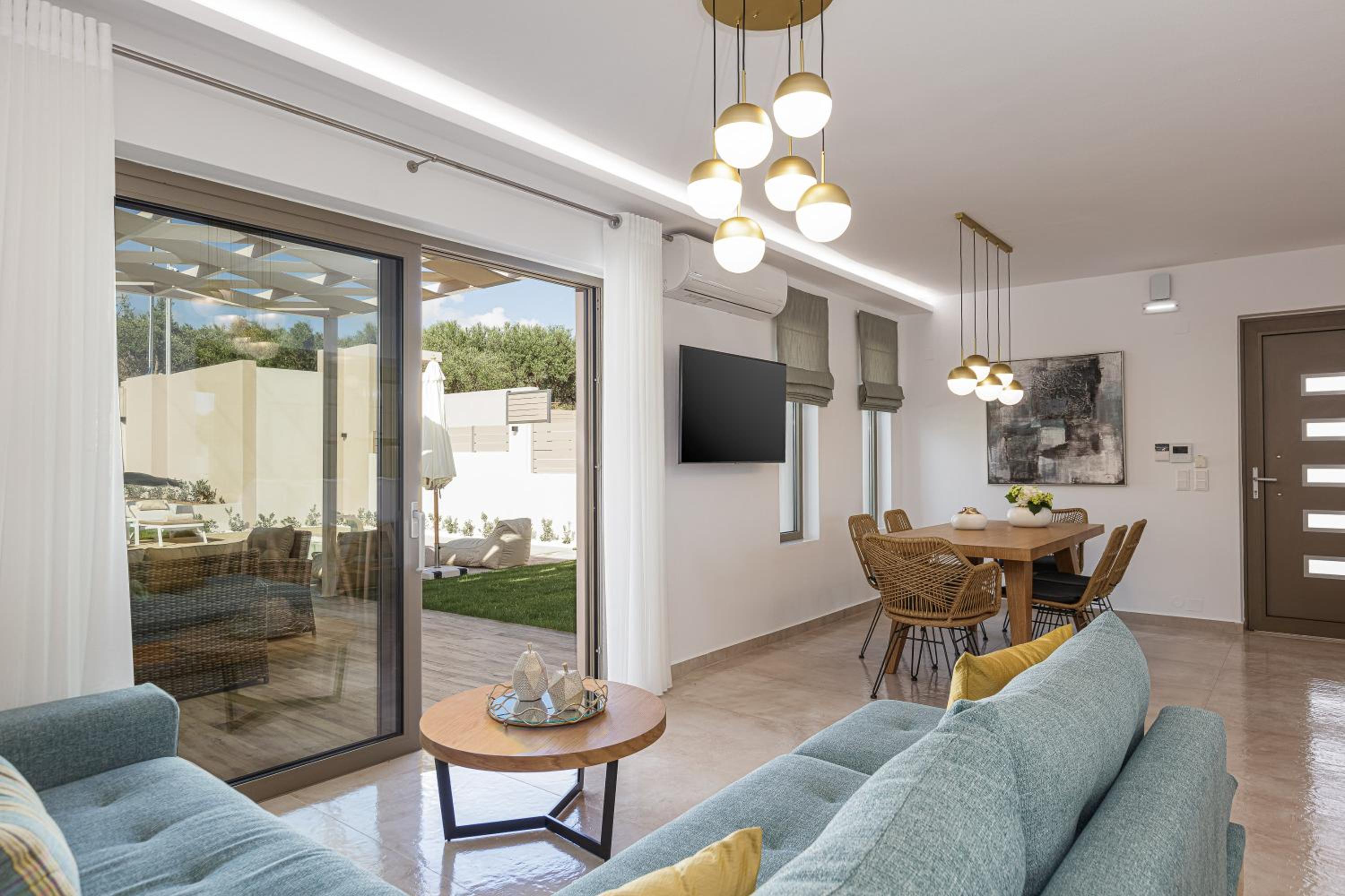 Koin Villa Sunrise, with Heated Pool & Whirlpool