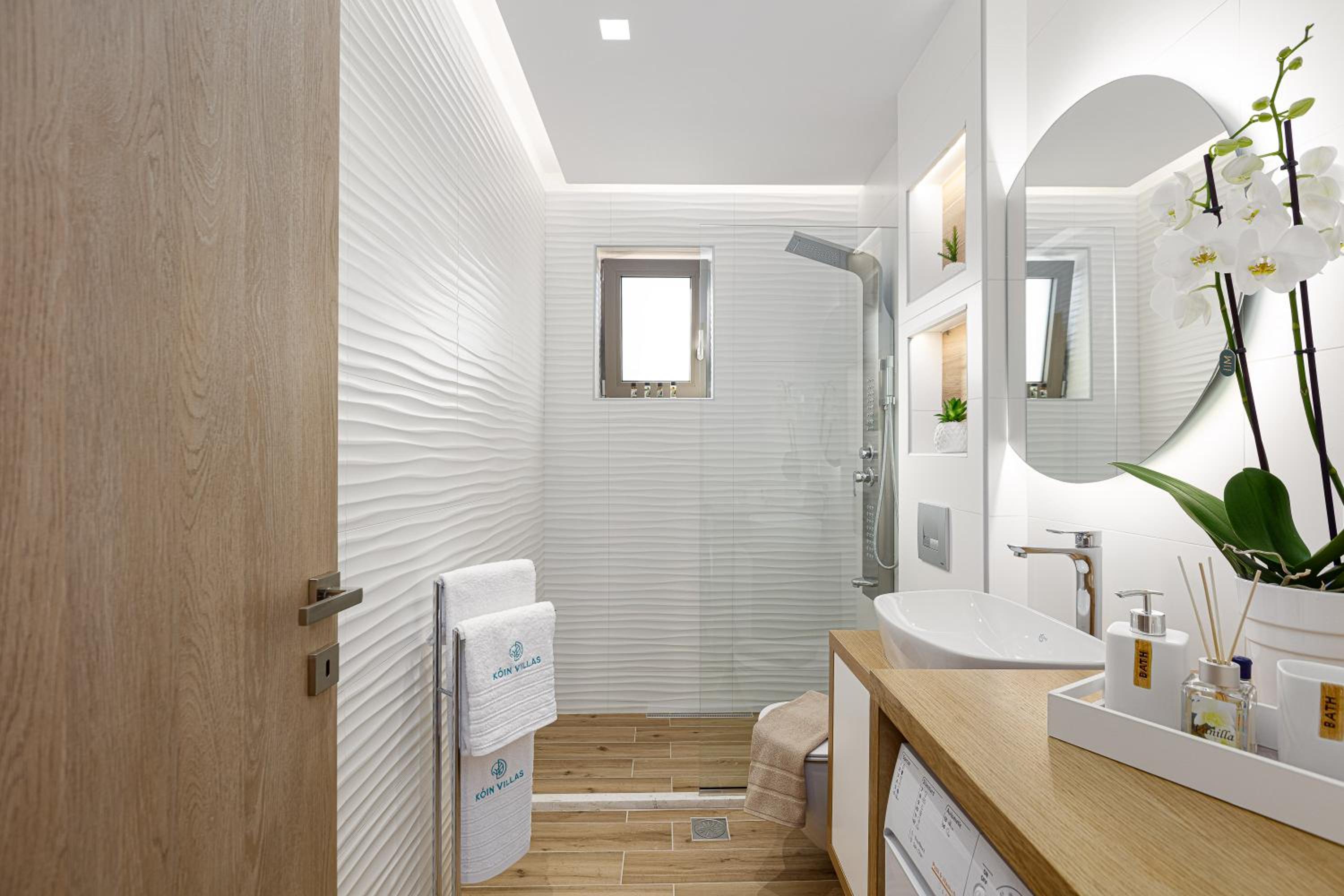 Koin Villa Sunrise, with Heated Pool & Whirlpool
