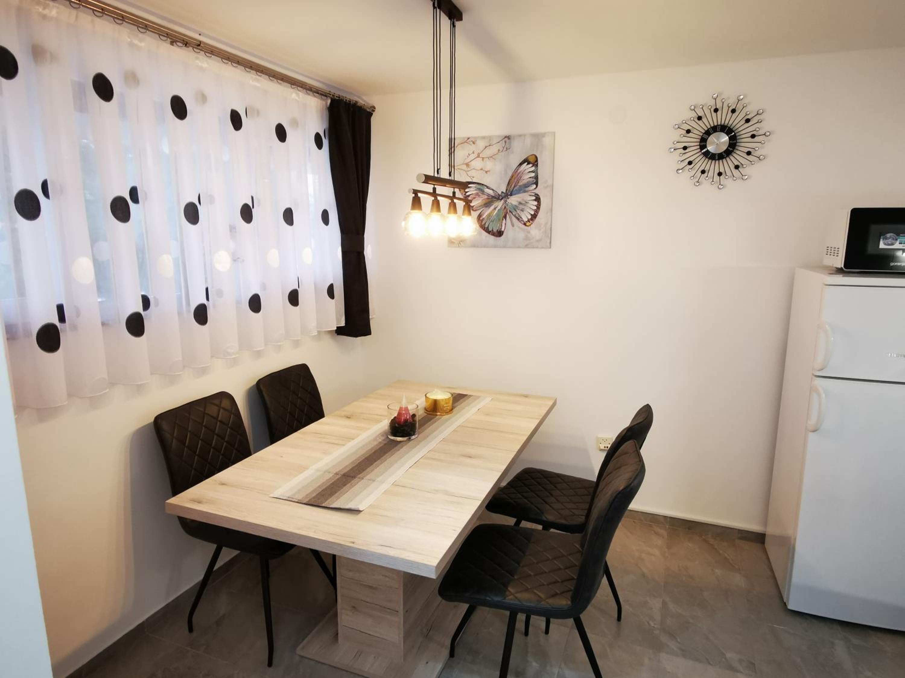 Hotel Ema Studio Apartman - Image 1