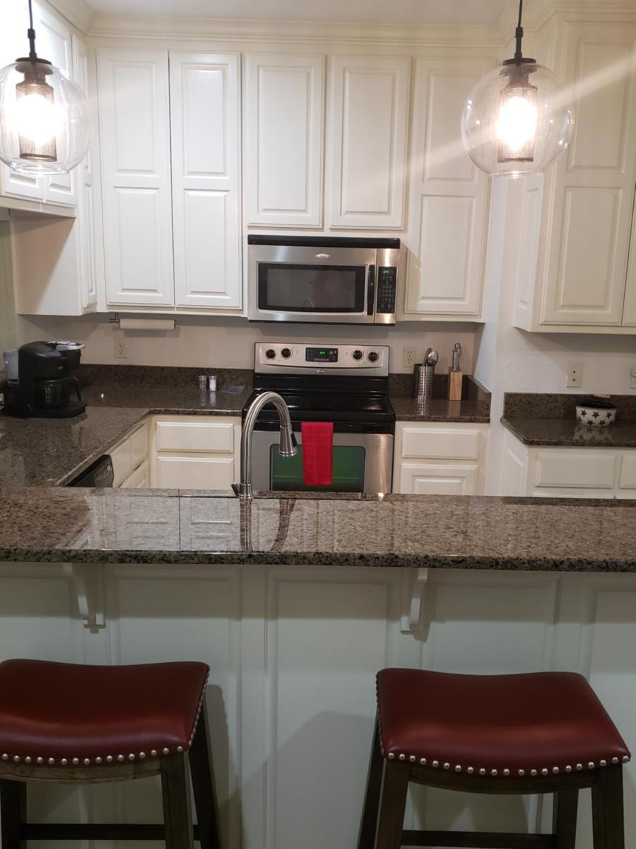 Beautiful Lakefront Condo 2 En Suite BRs view 4