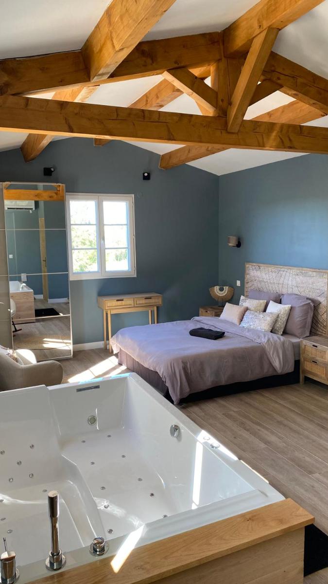 Montpellier Vacations - Mas Hinaiti - Suite romantique avec Spa et ecran geant de cinema - Property Image 9