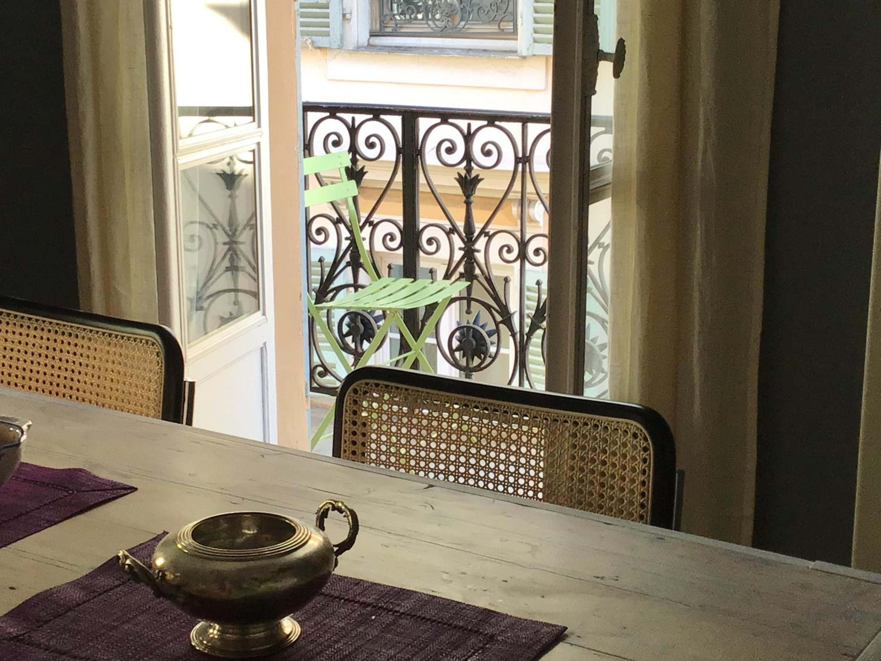 Modern, traditional , bright and stylish appartement photo 4
