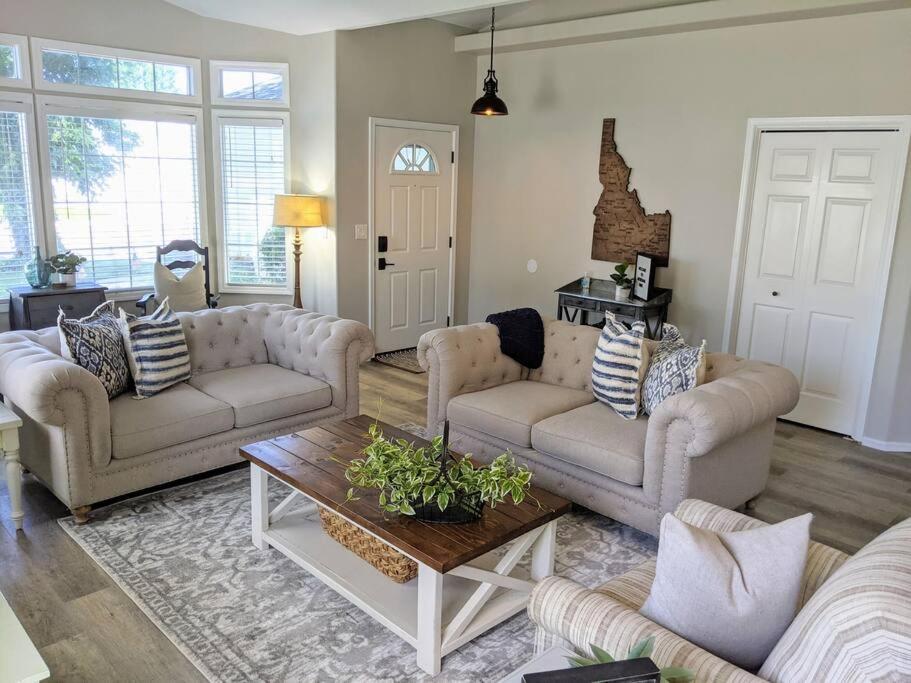 Meridian BnB ID - Pristine 4BR 2BA Spacious Home In The Heart Of Meridian Near Boise view 2
