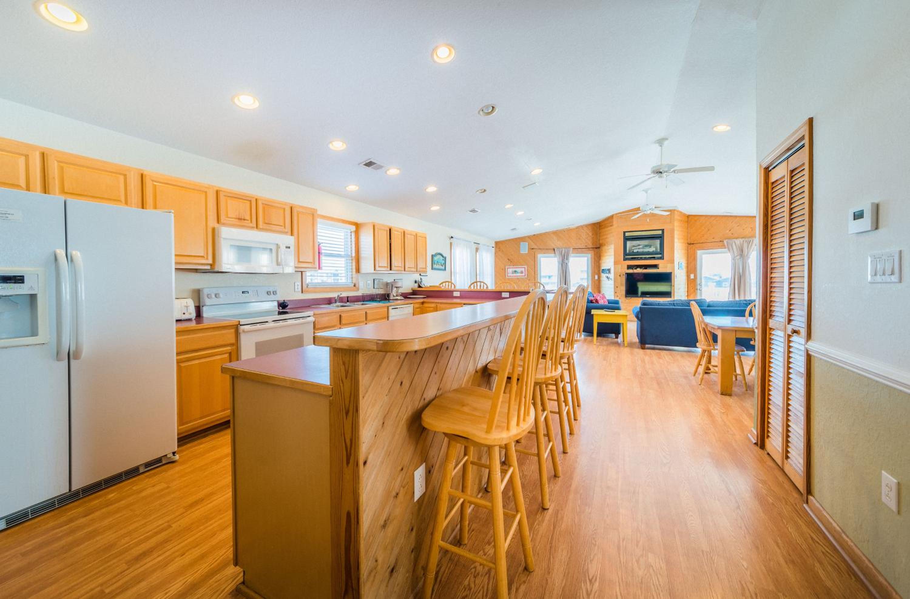 Shaker of Salt - S Nags Head MP 17.5, 195 Yds to Beach, Ocean View, Elevator, Pool, Kiddie Pool view 4