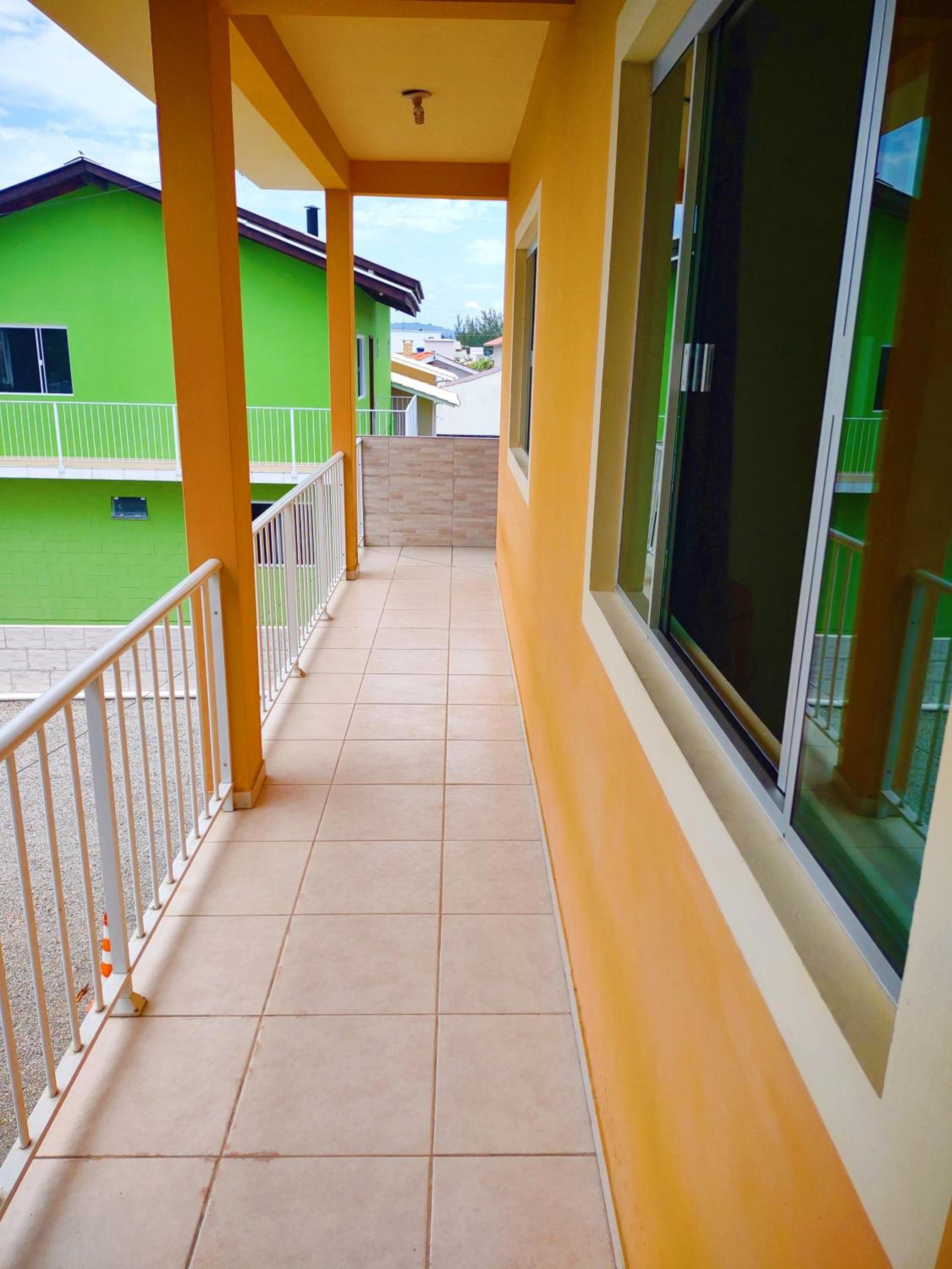 Amplo Apartamento na Pinheira