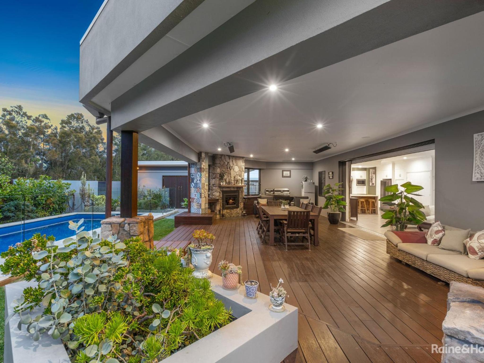 The Doggy Beach House - with Pool in Pottsville