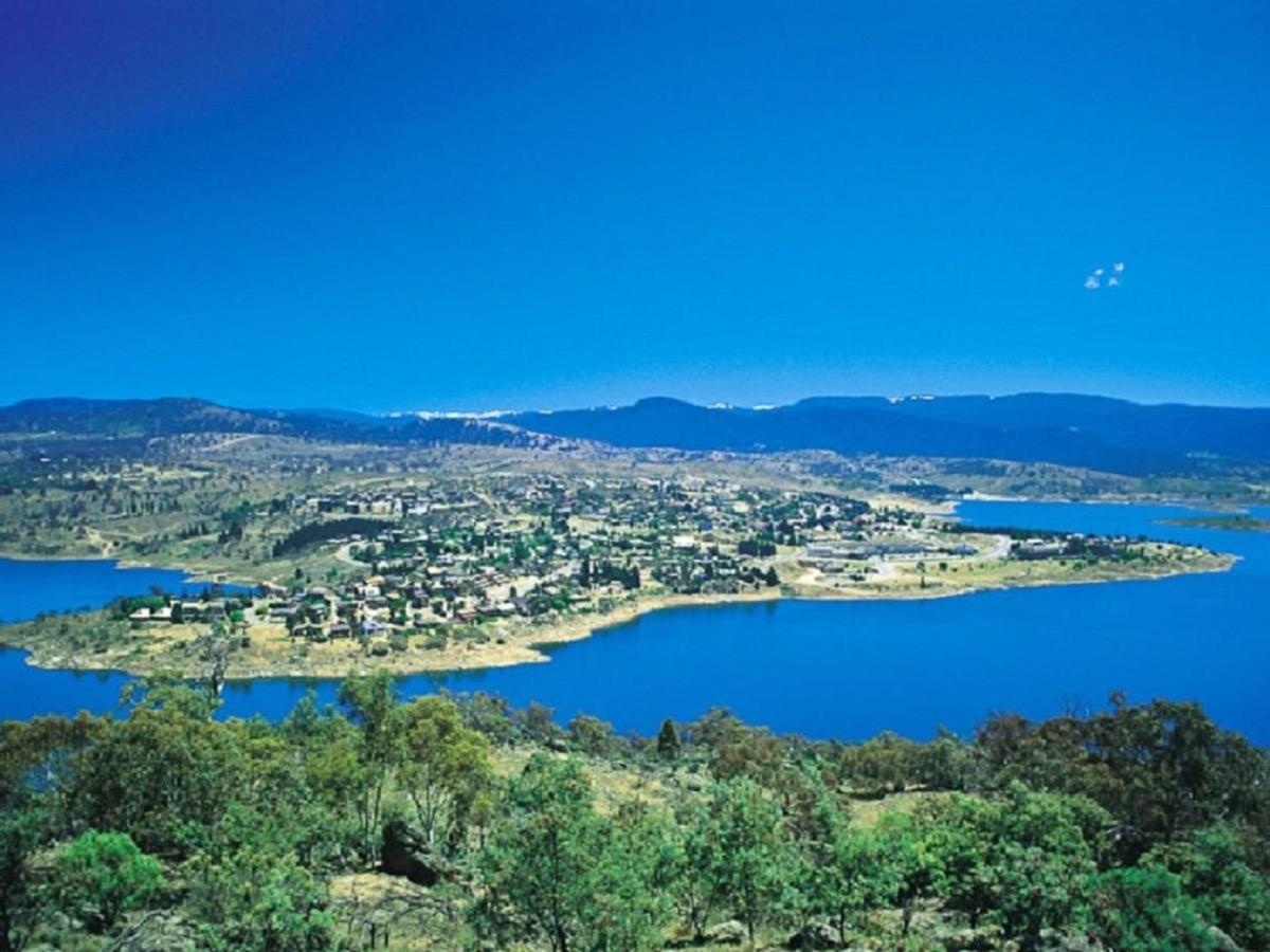 Caribou 3 Views over Lake Jindabyne with Wifi