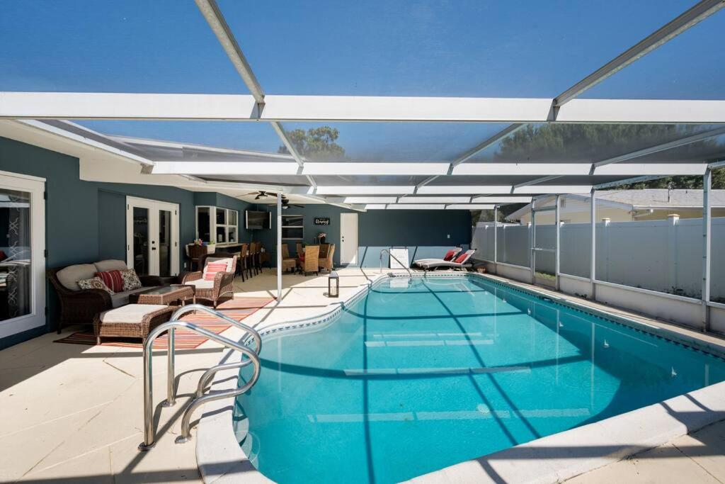 Hotel Elegant Heated Pool Home 12 minutes to the beaches of Anna Maria Island and IMG Academy - Image 1