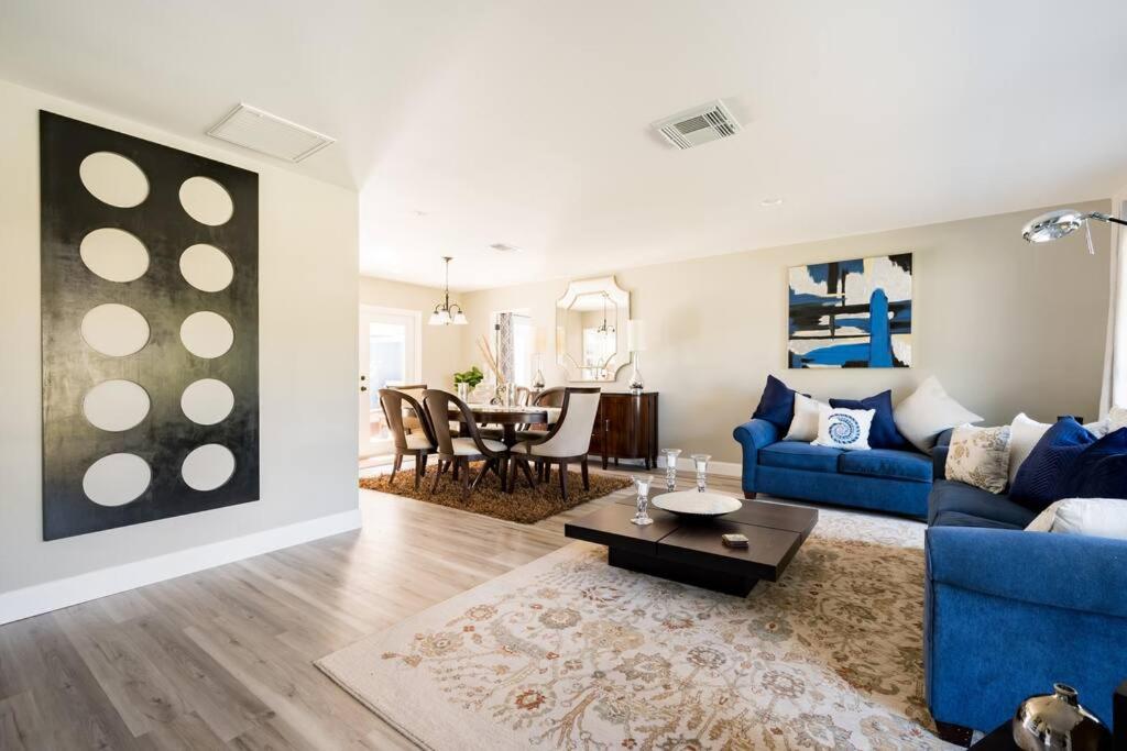 Elegant Heated Pool Home 12 minutes to the beaches of Anna Maria Island and IMG Academy view 4