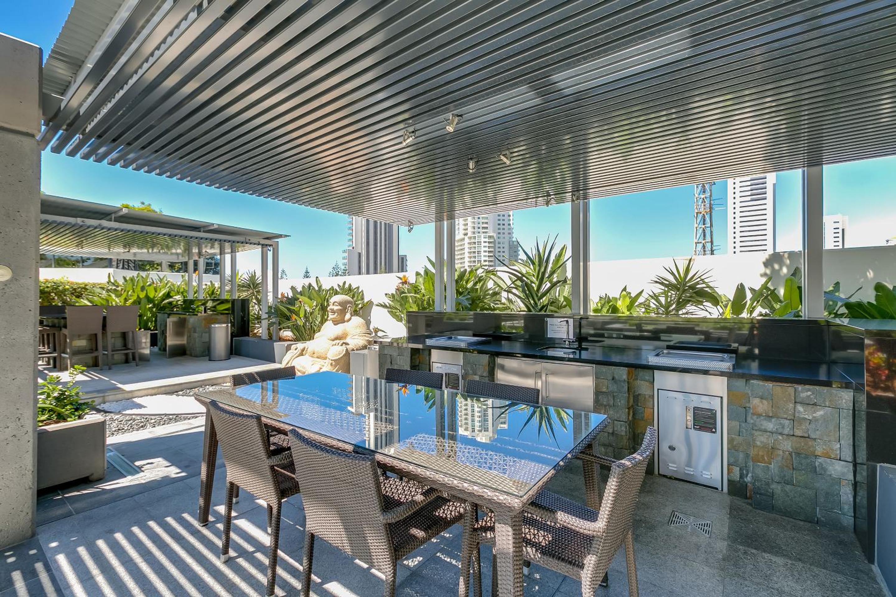 Oracle Resort Broadbeach - 4 Bedroom Sub Penthouse Ocean View Apartment - QSTAY
