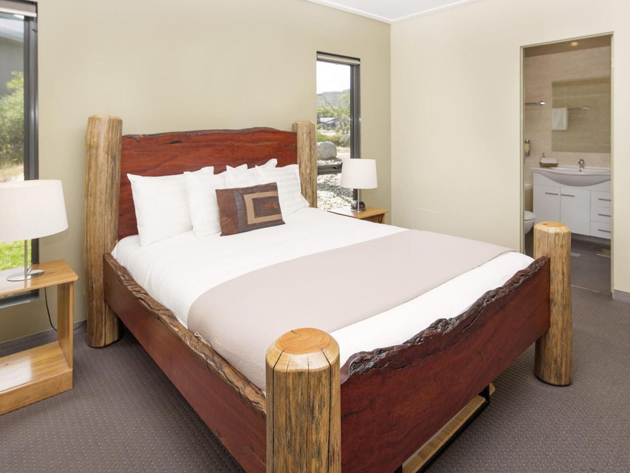 Kickenback Lodge - 3BR Lodge l Gym l Indoor Pool l Tennis l WiFi l Air-Con