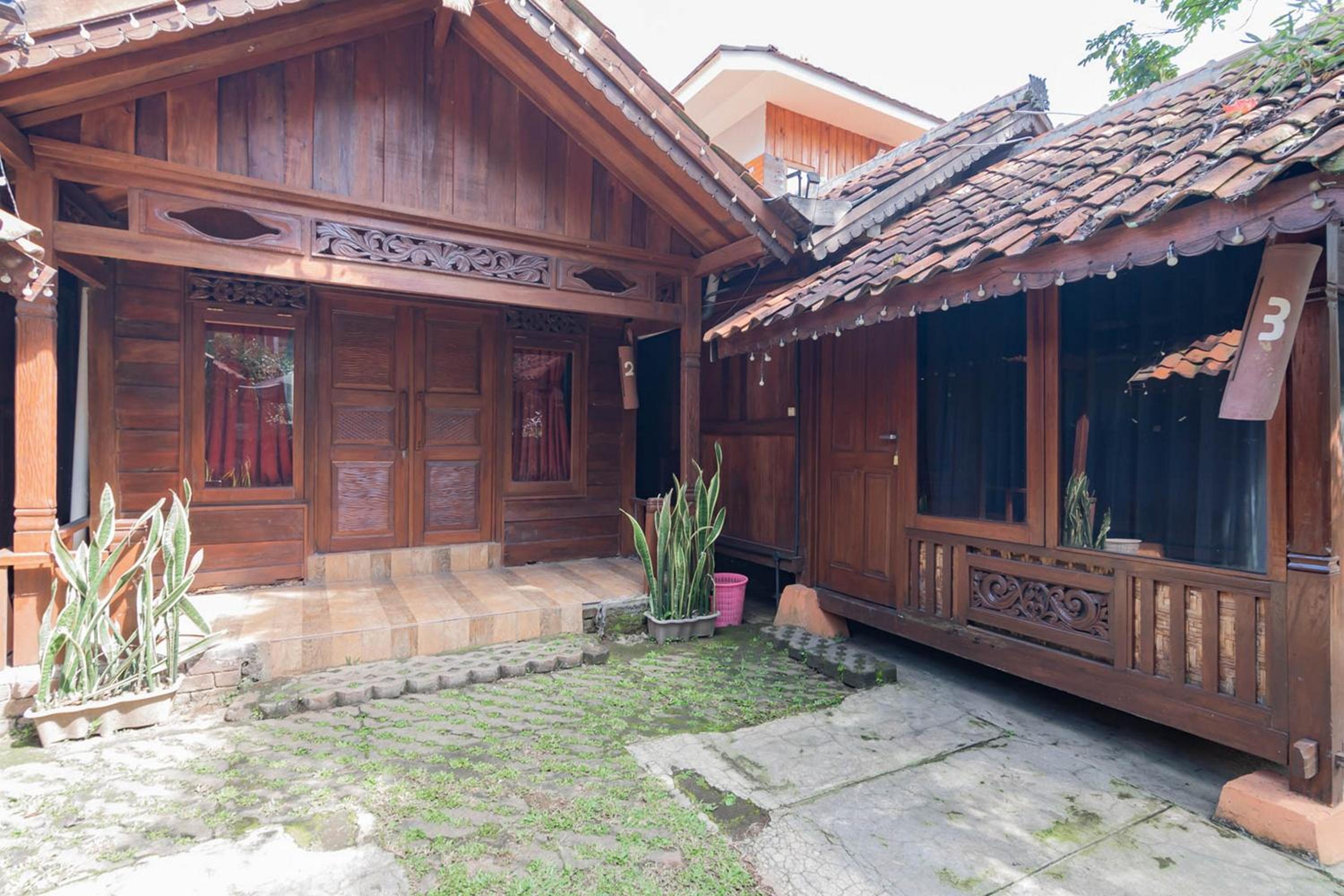 RedDoorz near Farmhouse Lembang