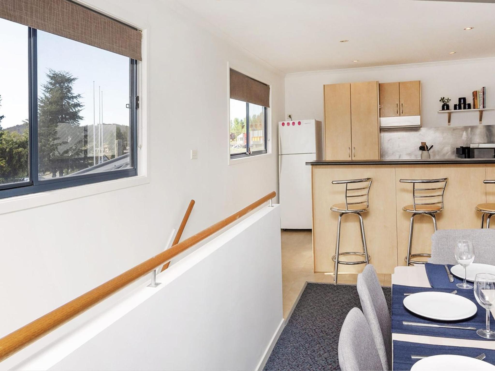 Silvertrees 5 - Central 3BR Townhouse l Lake Views l Spa l BBQ l WiFi