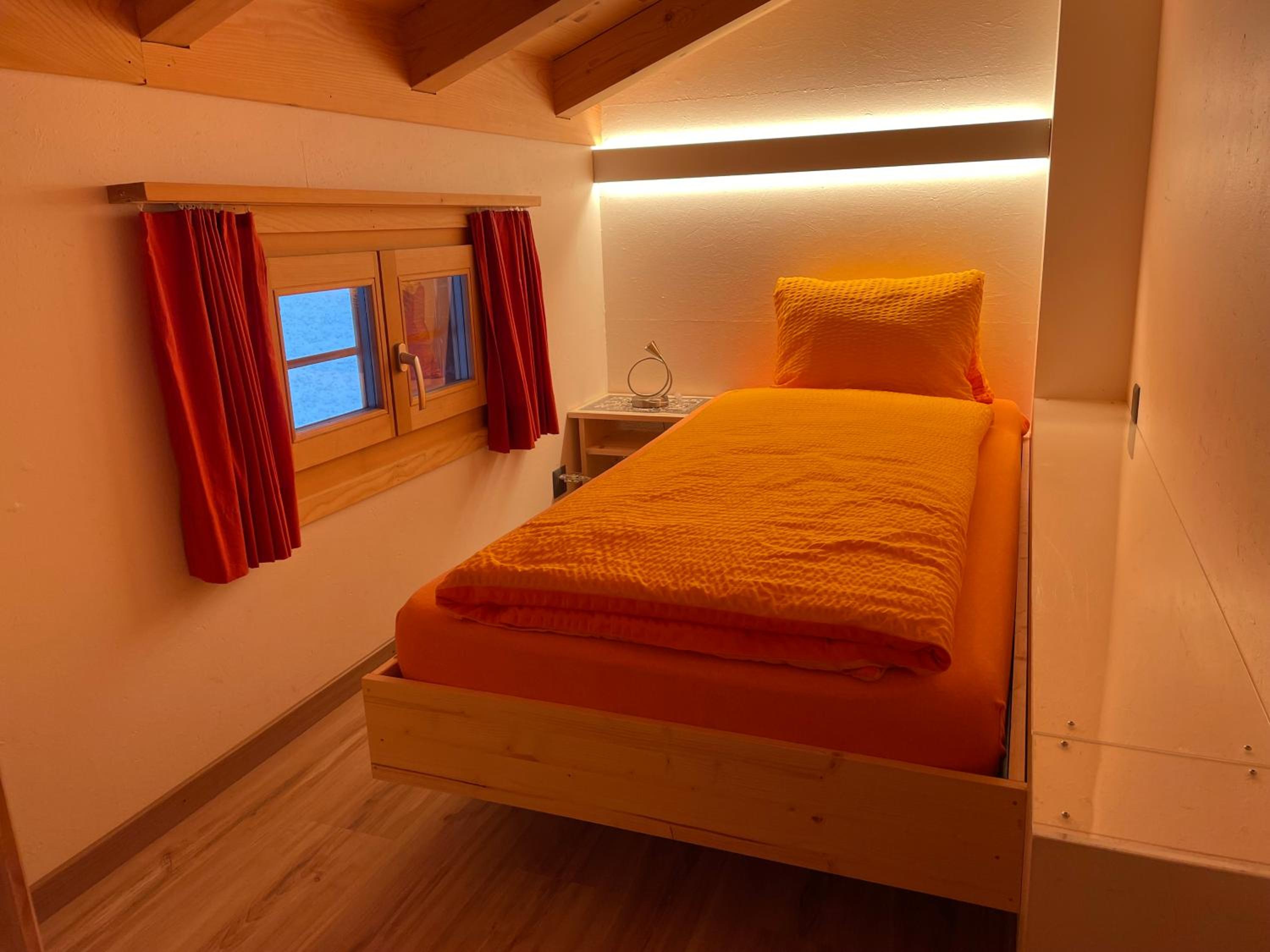 Alpenchalet Weidhaus Gstaad - Dachwohnung - Studio - Stockbettzimmer